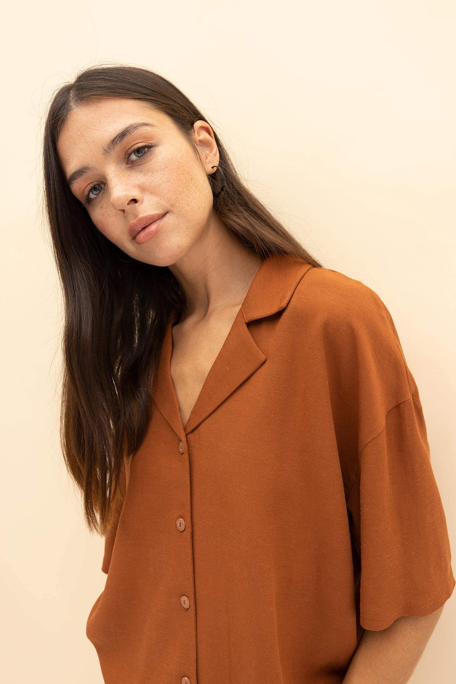 үлкен пішім Қысқа жеңді жейде