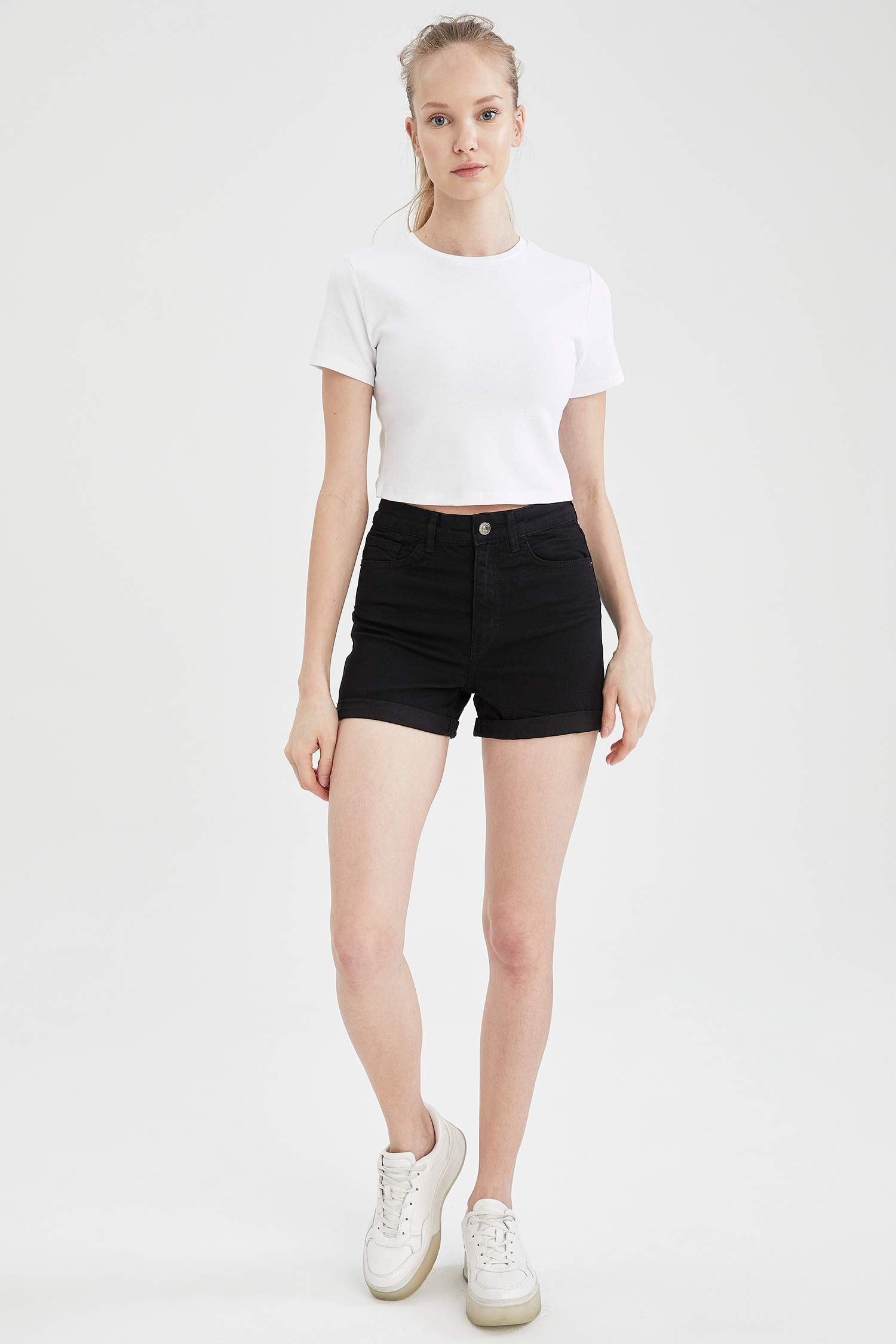 Noir FEMME Mini short en jean coupe slim avec détail plié 1939477 | DeFacto