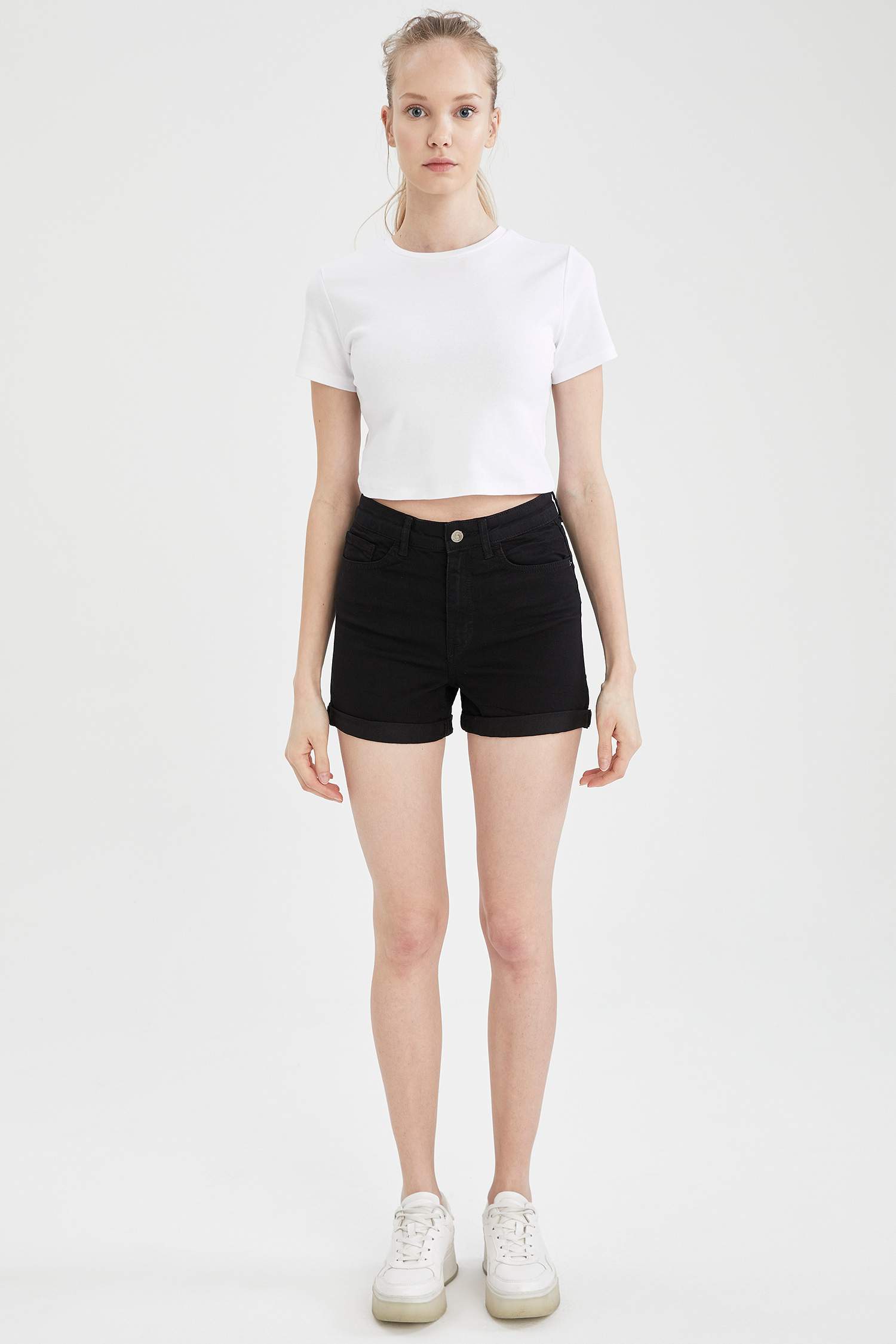 Noir FEMME Mini short en jean coupe slim avec détail plié 1939477 | DeFacto