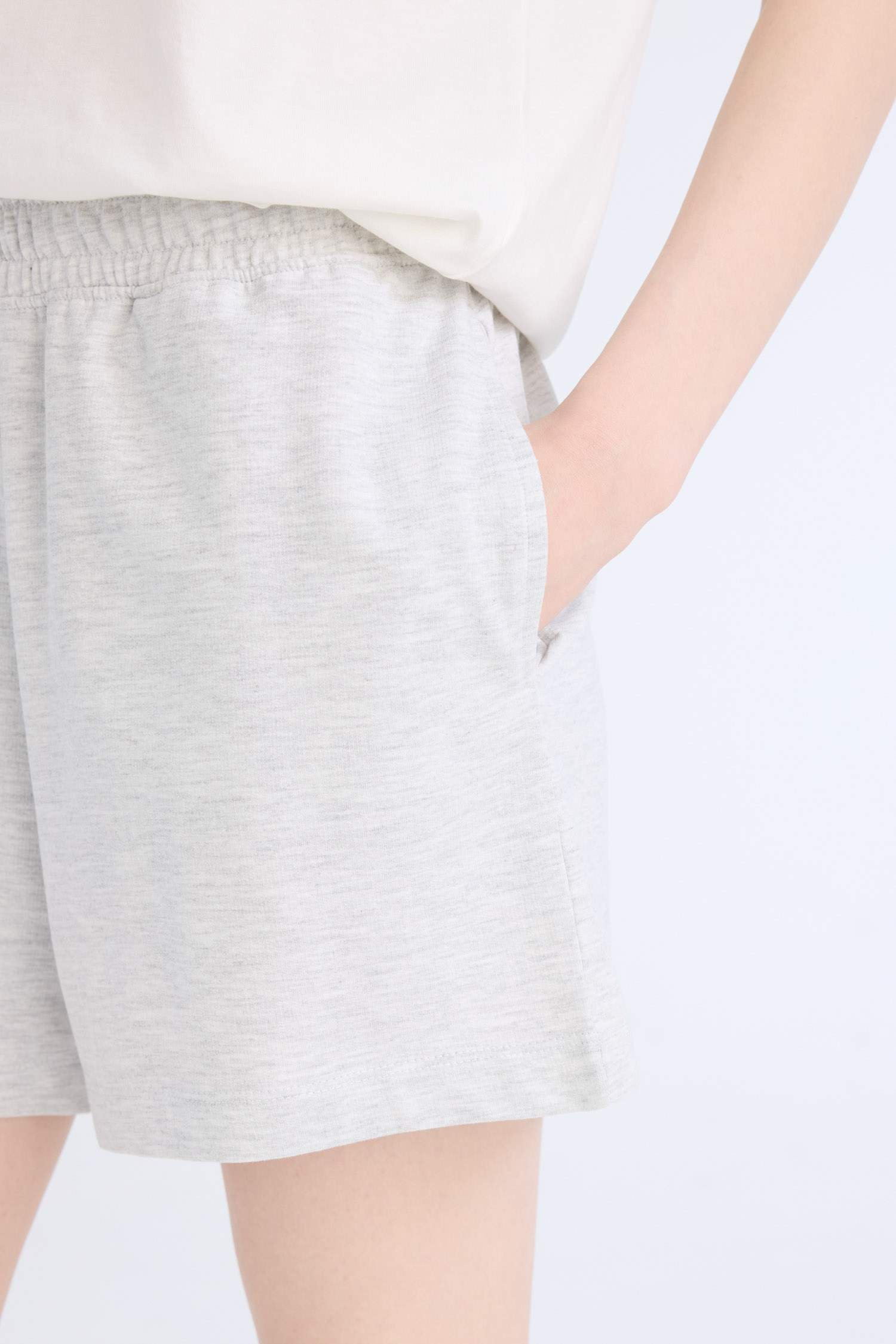 Beli Lastikli Cepli Düz Paça Şort