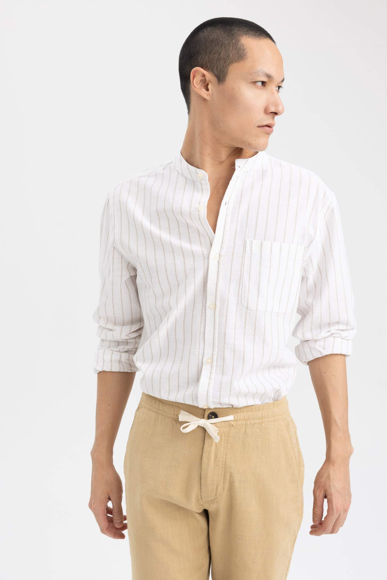 Chemise À Manches Longues Et Col Montant De Coupe Moderne