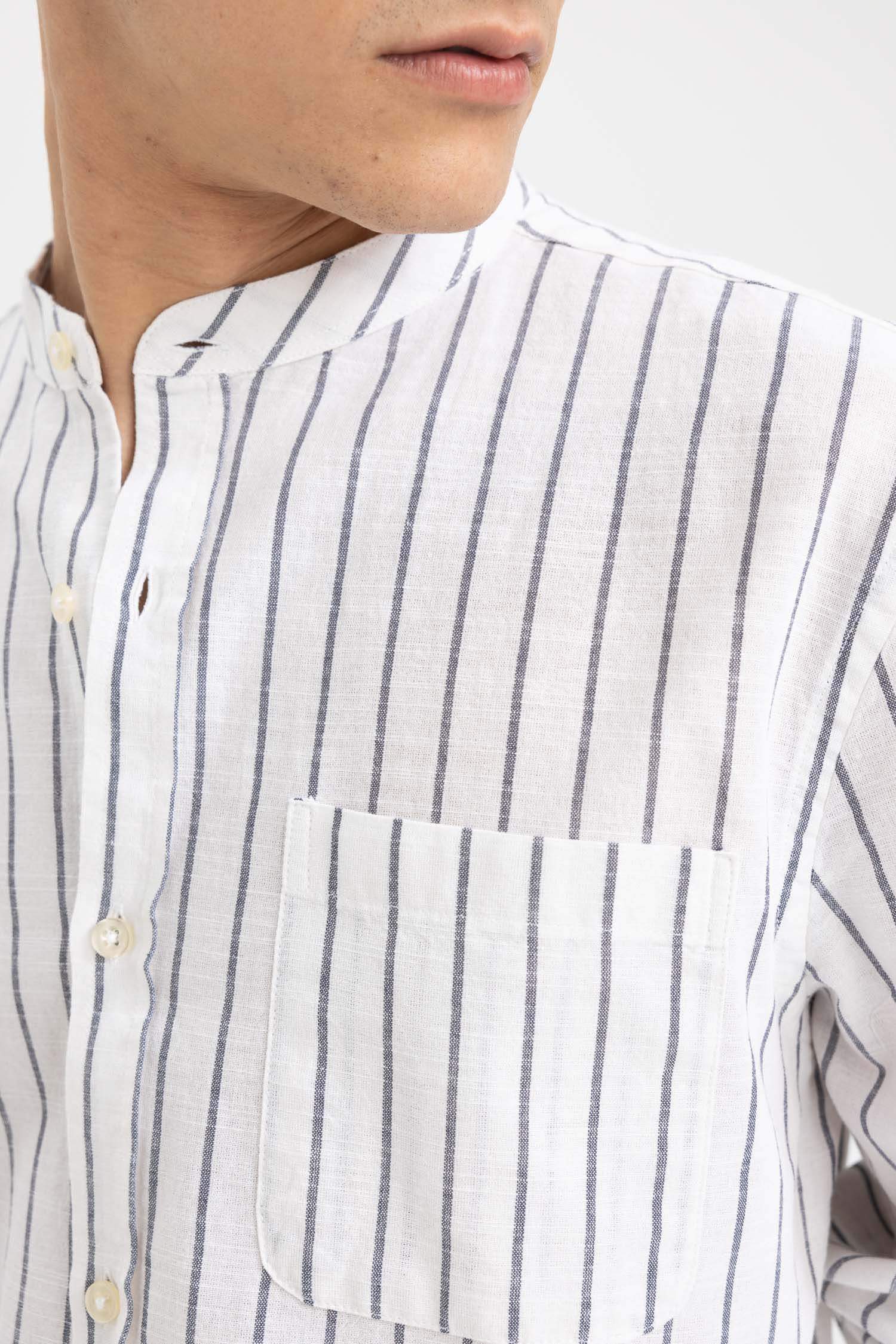 Chemise À Manches Longues Et Col Montant De Coupe Moderne