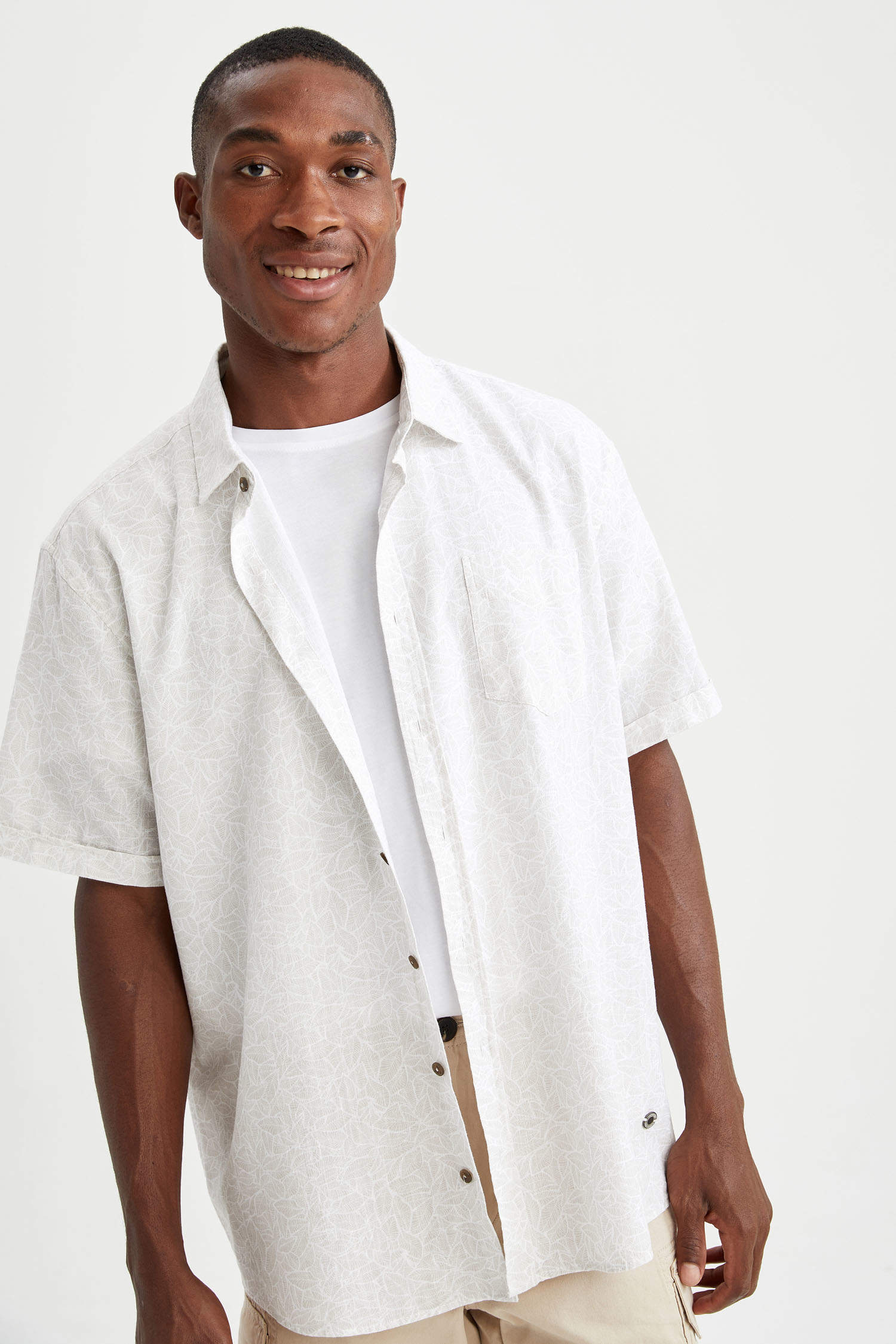 White MAN Patterned Short Sleeve Shirt 1964446 | DeFacto