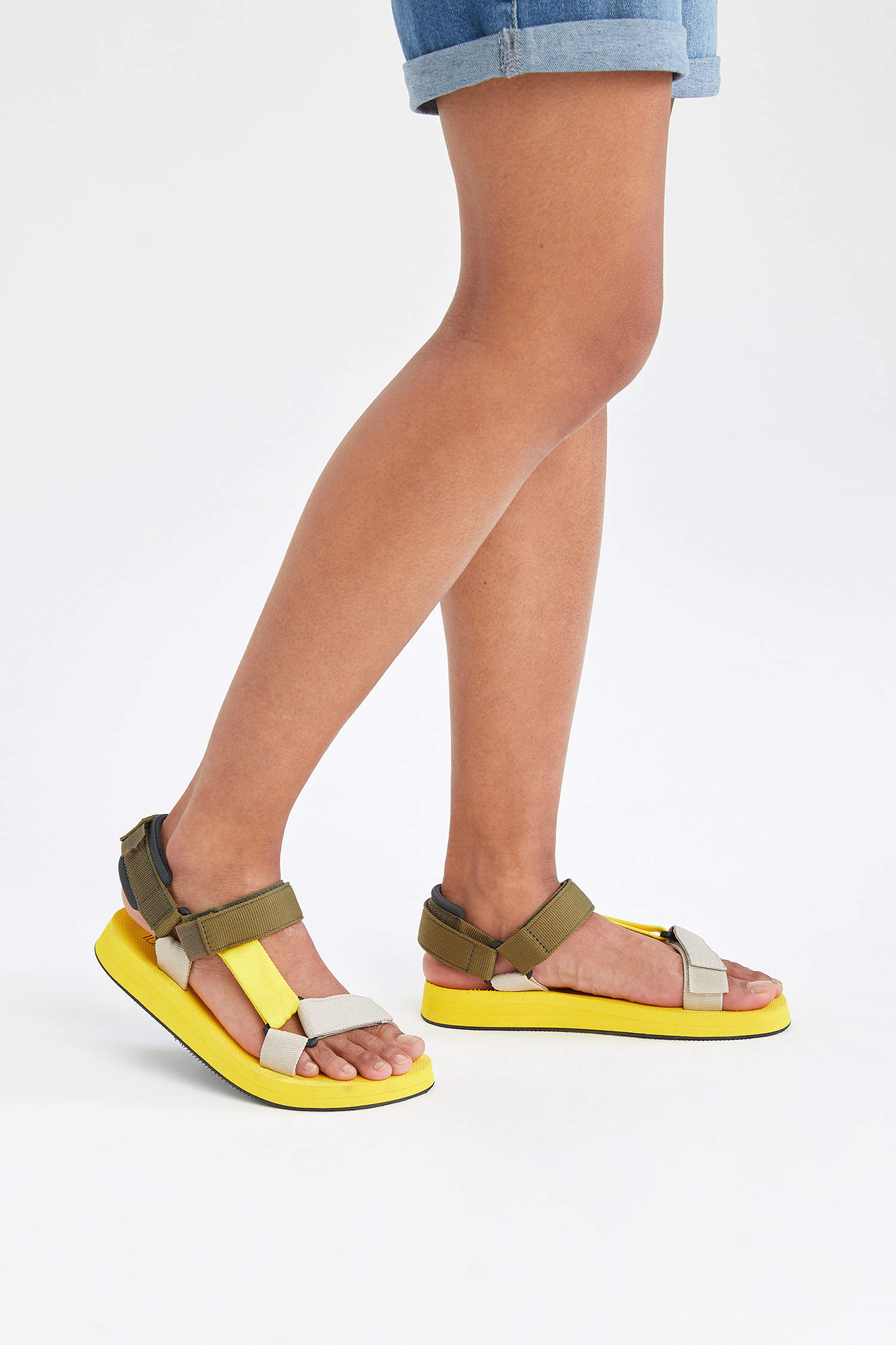 Defacto Çift Bantlı Renkli Sandalet. 2