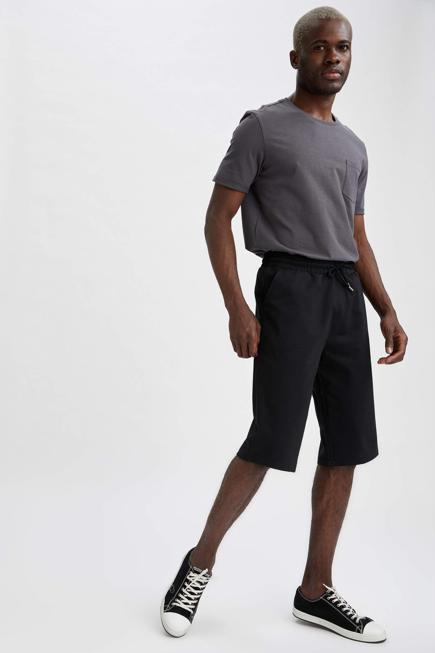 Black Man Regular Fit Basic Capri Shorts 1943972 | DeFacto