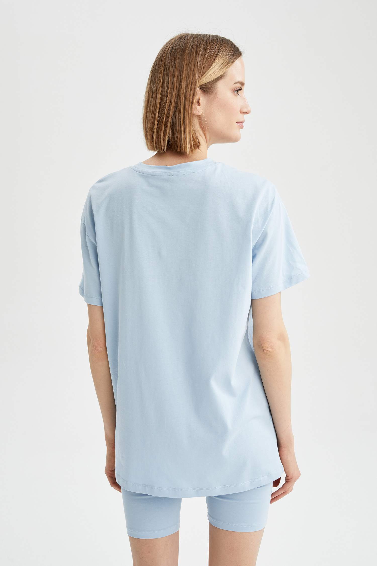 mavi kadin relax fit slogan baskili kisa kol tisort 1978226 defacto