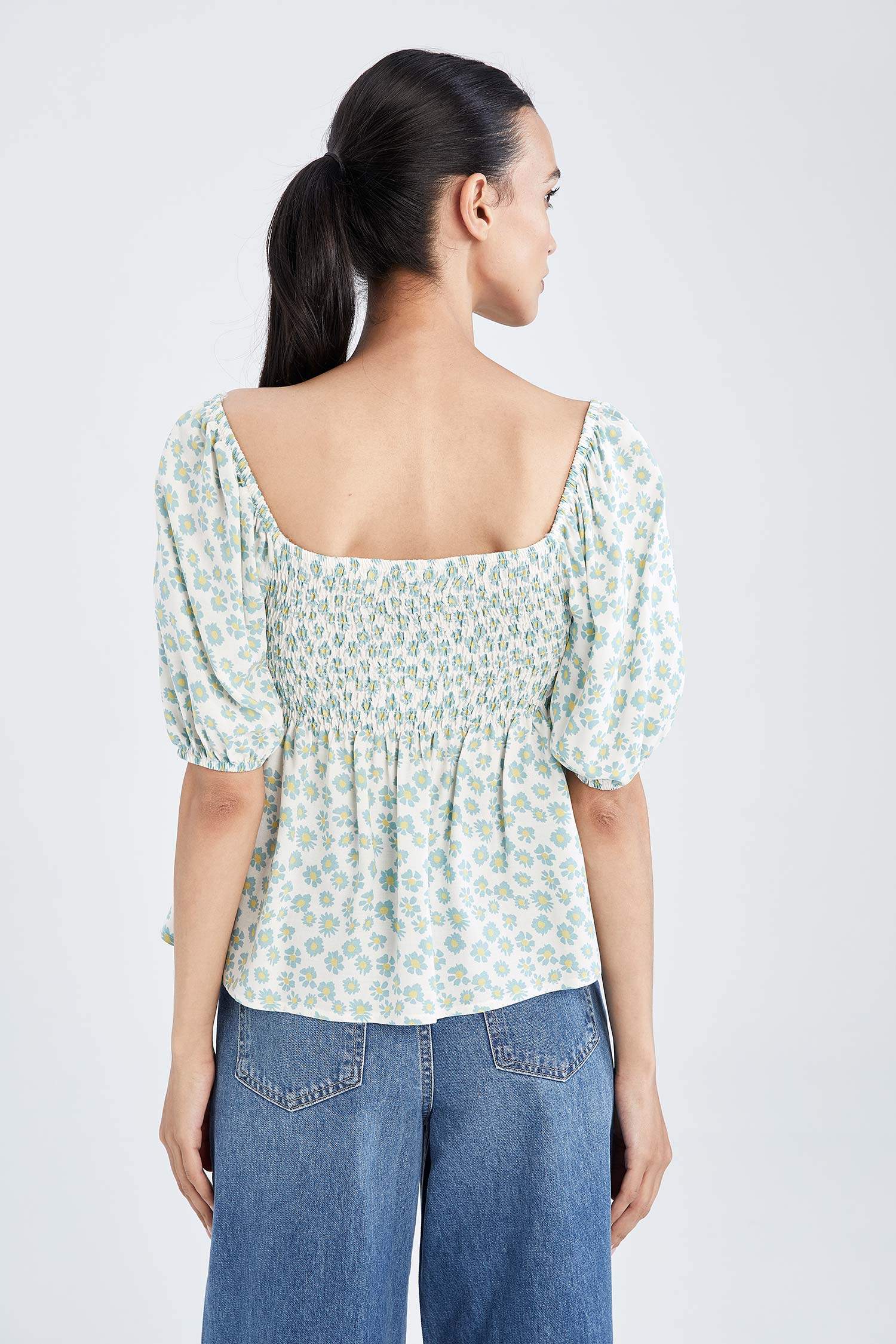 Fitted Kare Yaka Çiçekli Kısa Kollu Bluz