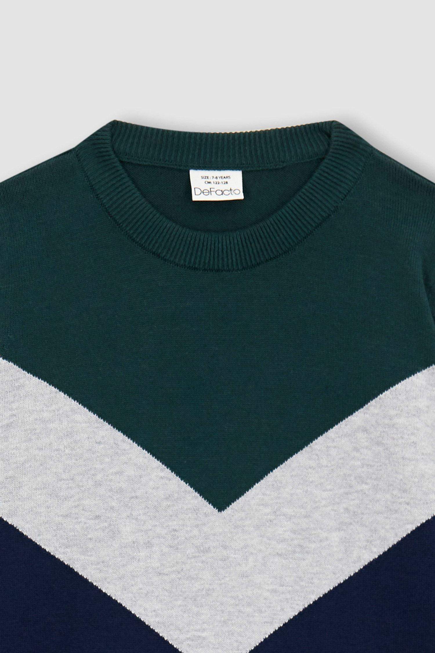 Свитер стандартного кроя с круглым вырезом для мальчиков