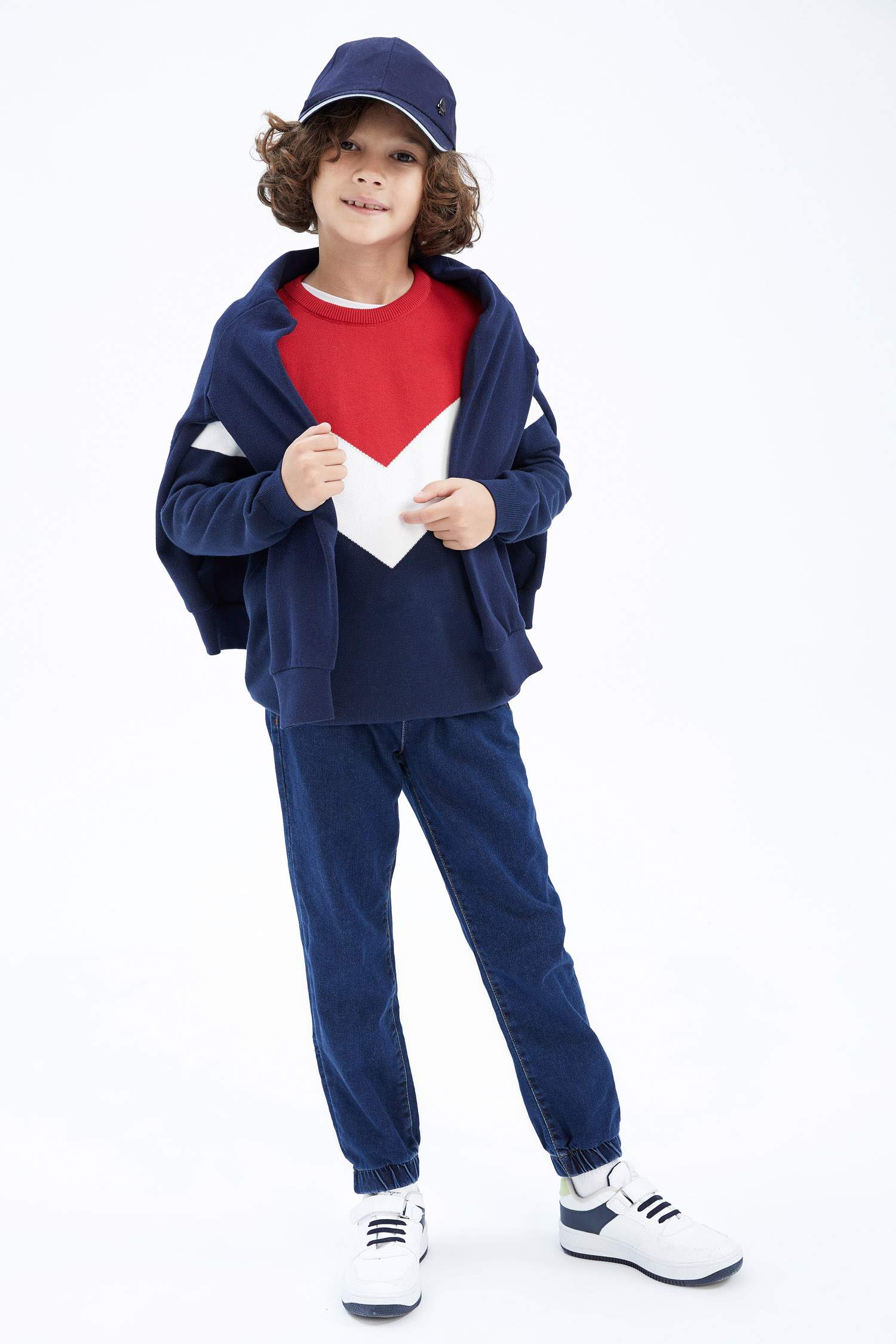 Пуловер стандартного кроя с круглым вырезом для мальчиков