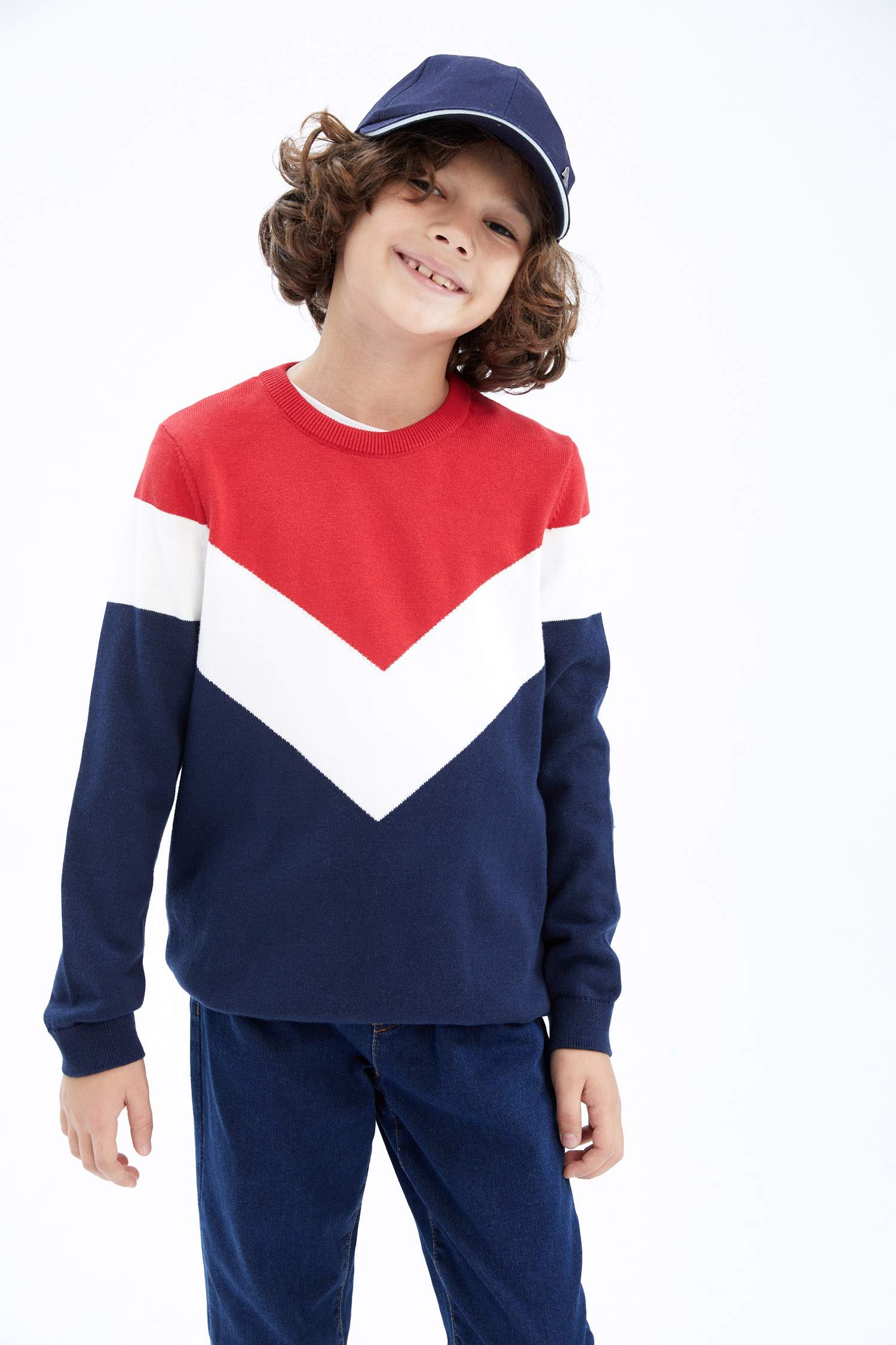 Пуловер стандартного кроя с круглым вырезом для мальчиков