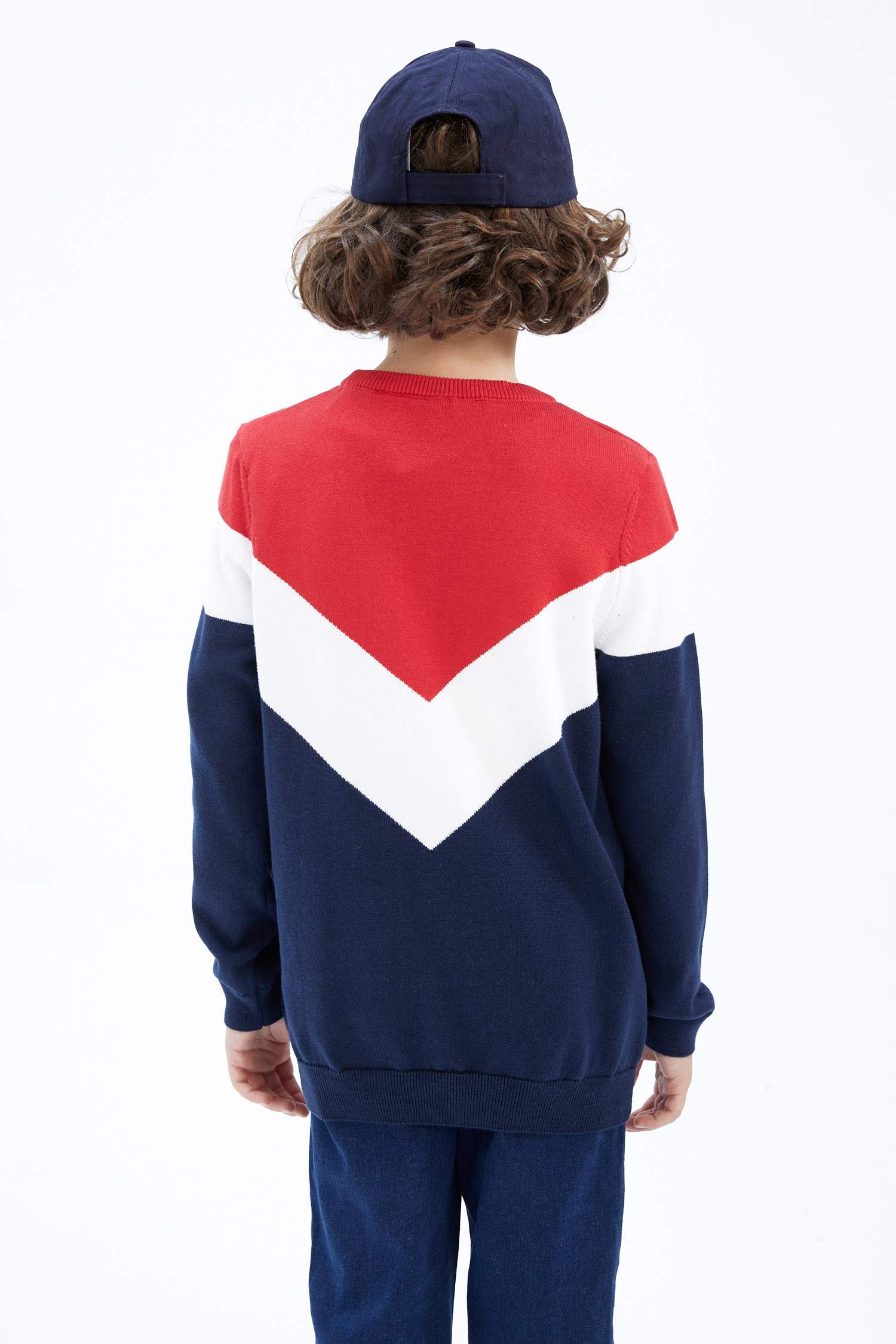 Пуловер стандартного кроя с круглым вырезом для мальчиков