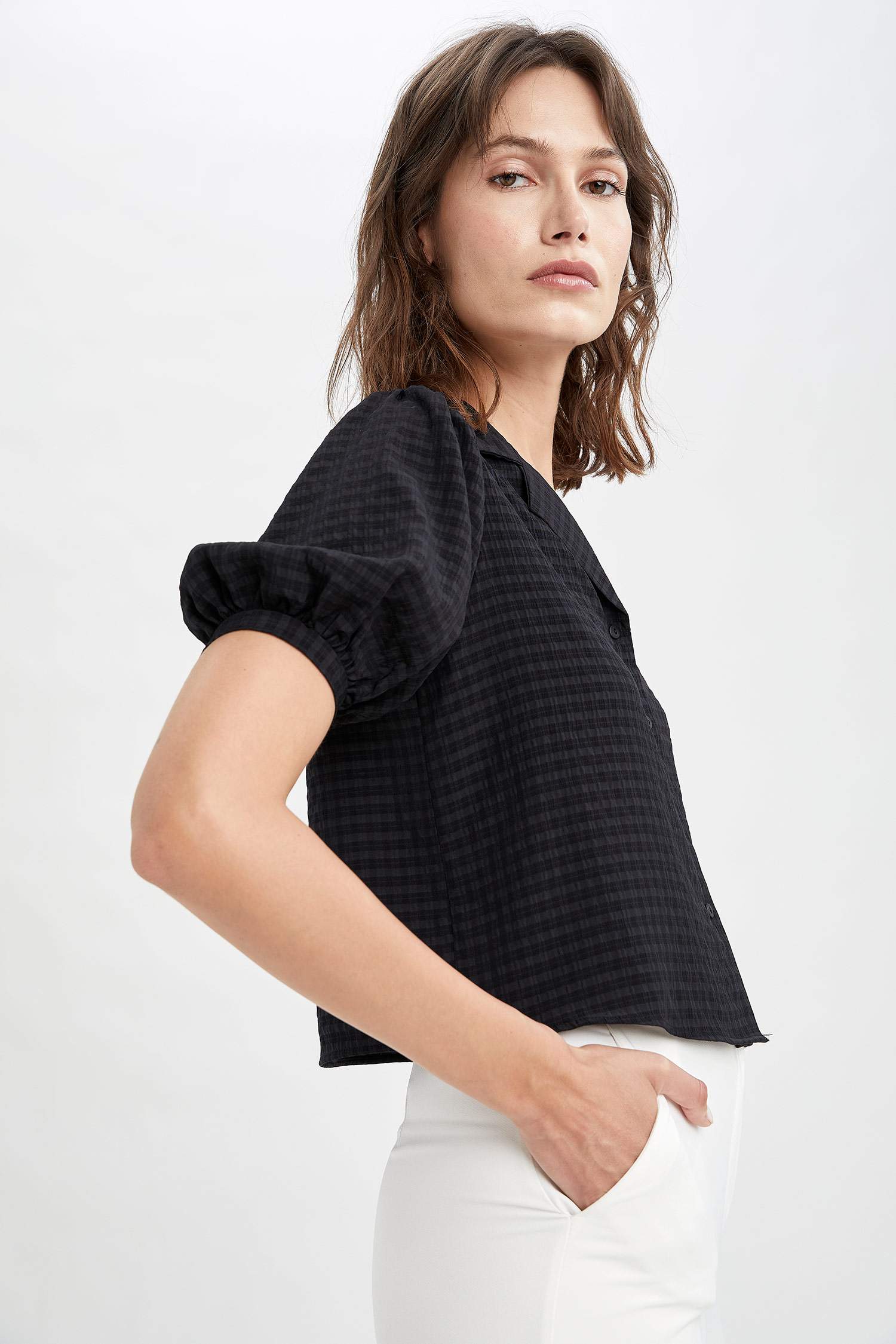 Black WOMAN Regular Fit Basic Short Sleeve Blouse 1988171 | DeFacto