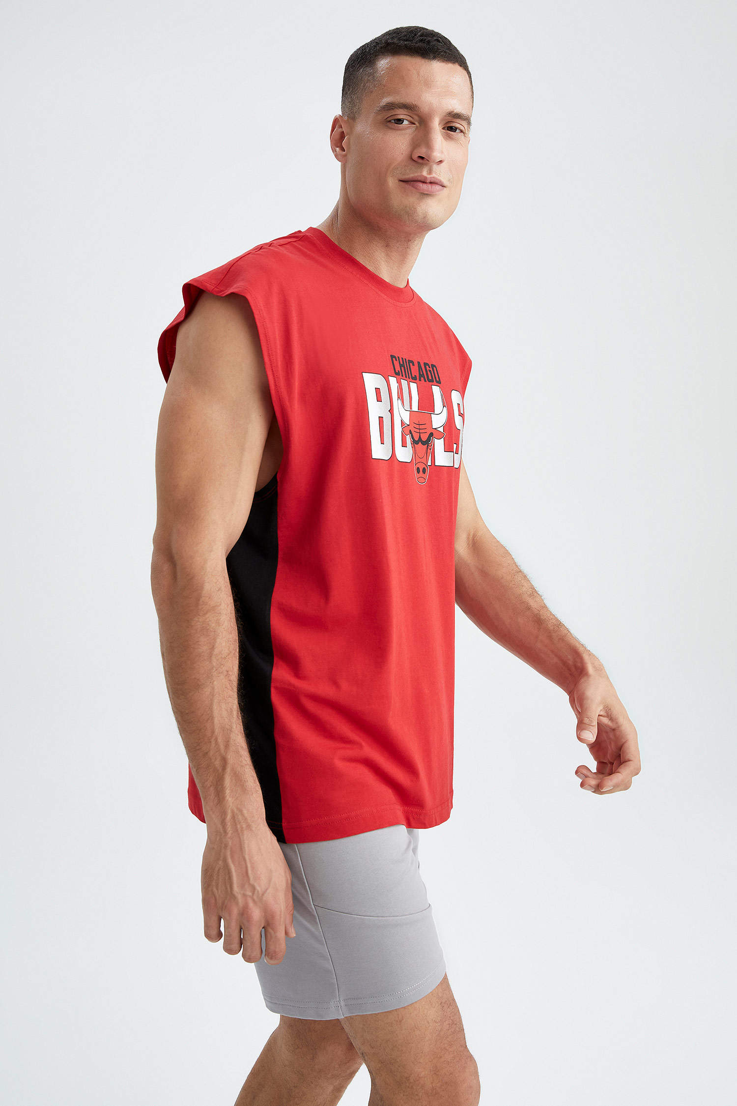Red MAN Defacto Fit NBA Chicago Bulls Licensed Regular Fit T-Shirt