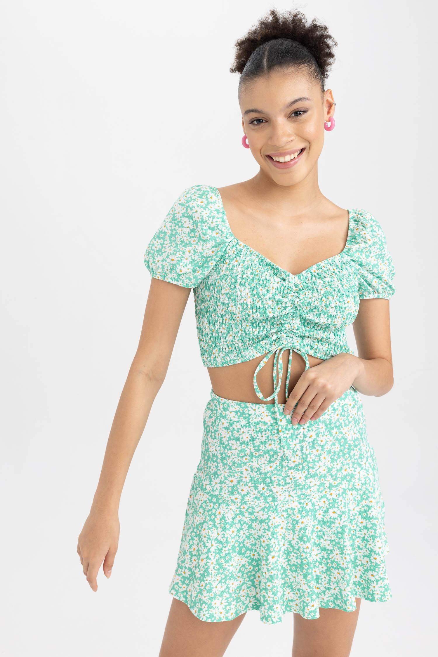 Блузка з коротким рукавом приталеного крою з рукавами-ліхтариками Bürümcük для жінок