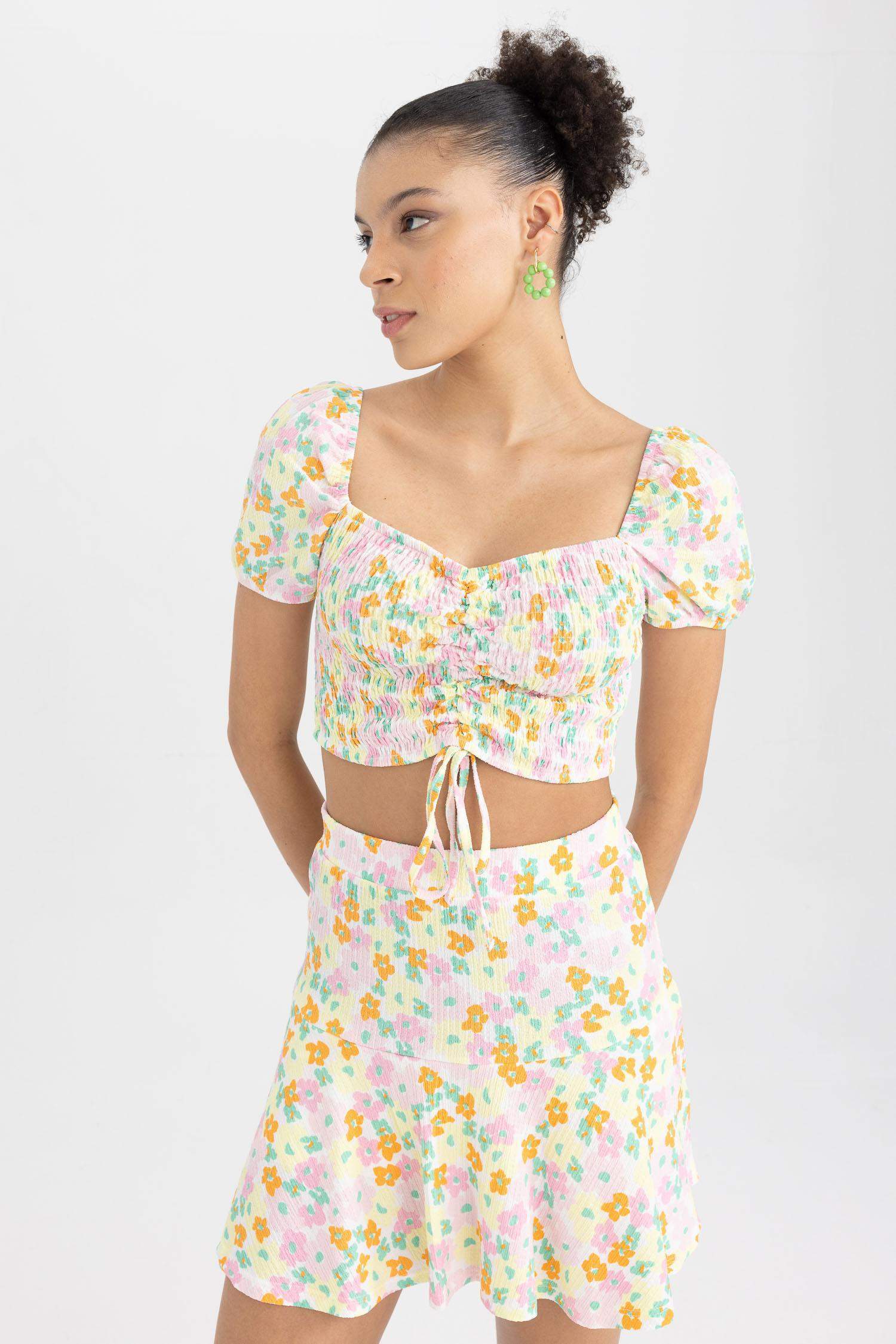 بلوزة كروب توب فلورال نص ردن