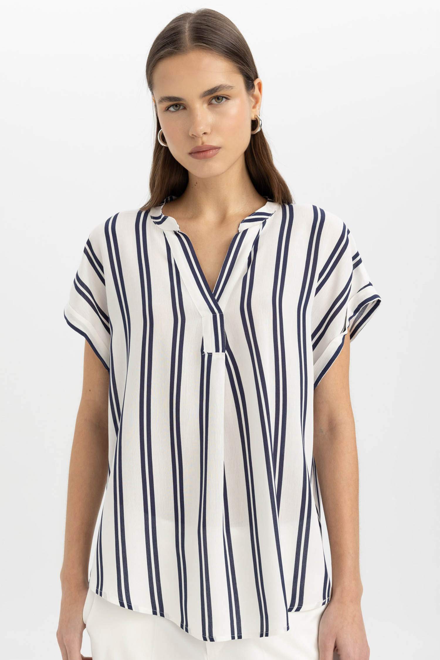 بلوزة مخططة نص ردن قصة عادية بياخة مستديرة