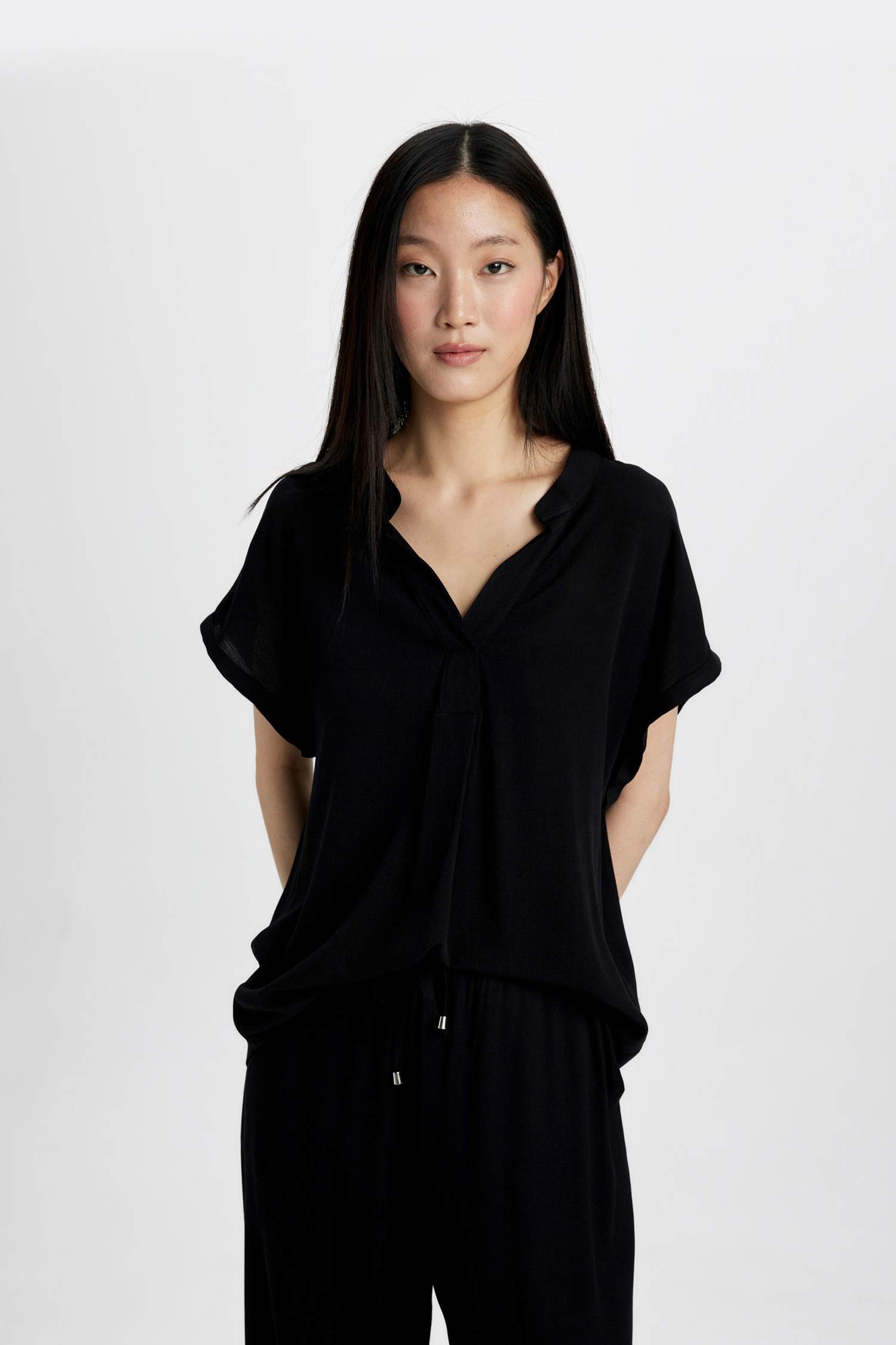 Regular Fıt Bisiklet Yaka Krinkıl Kumaş Kısa Kollu Bluz