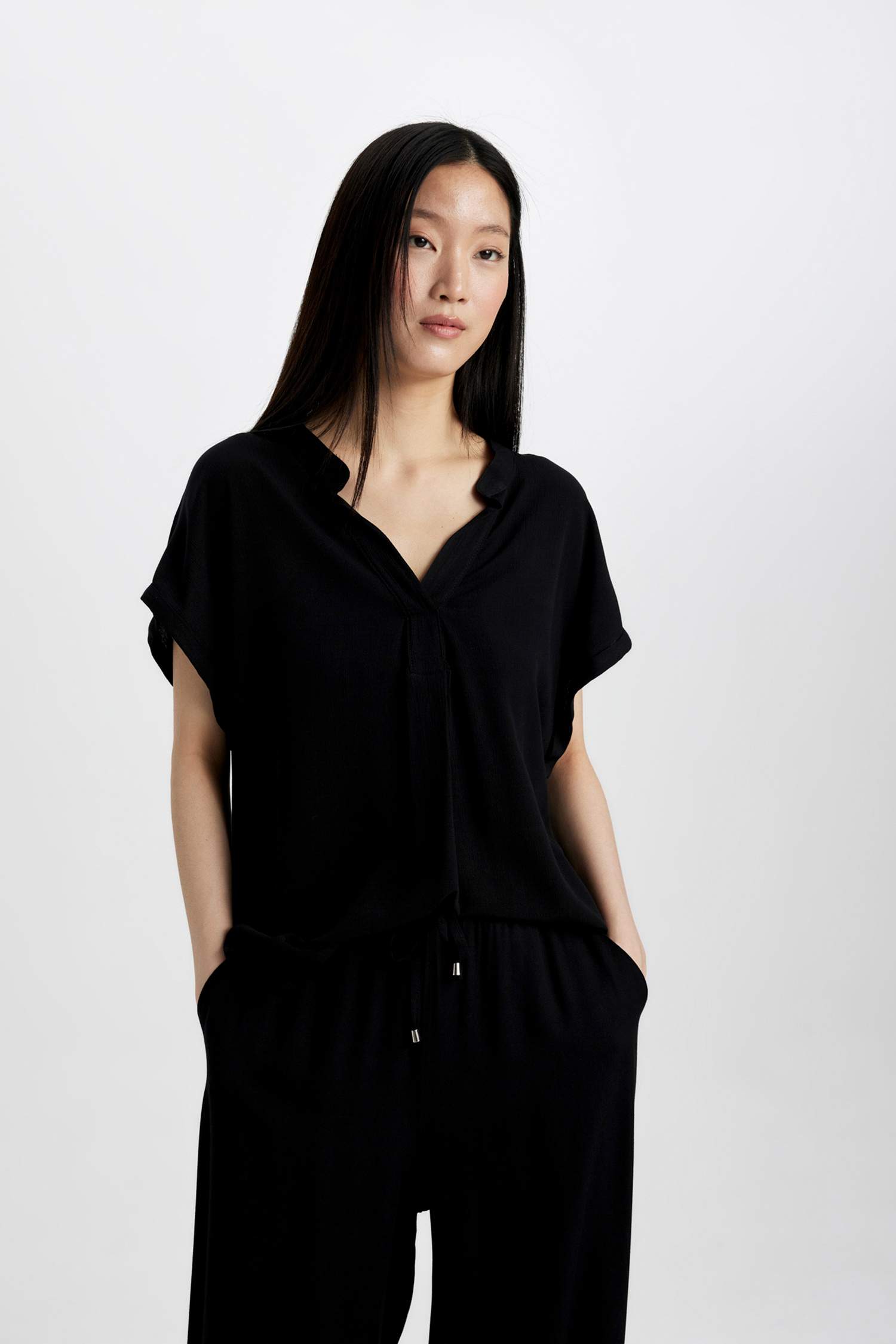 Regular Fıt Bisiklet Yaka Krinkıl Kumaş Kısa Kollu Bluz