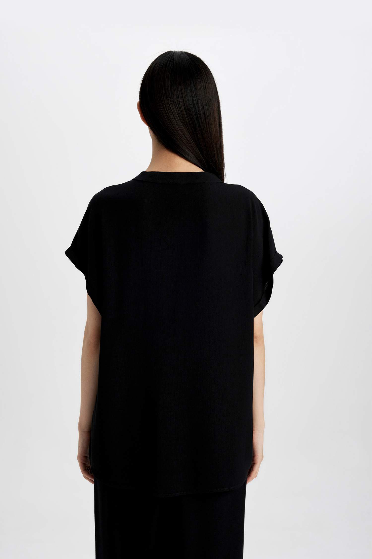 Regular Fıt Bisiklet Yaka Krinkıl Kumaş Kısa Kollu Bluz