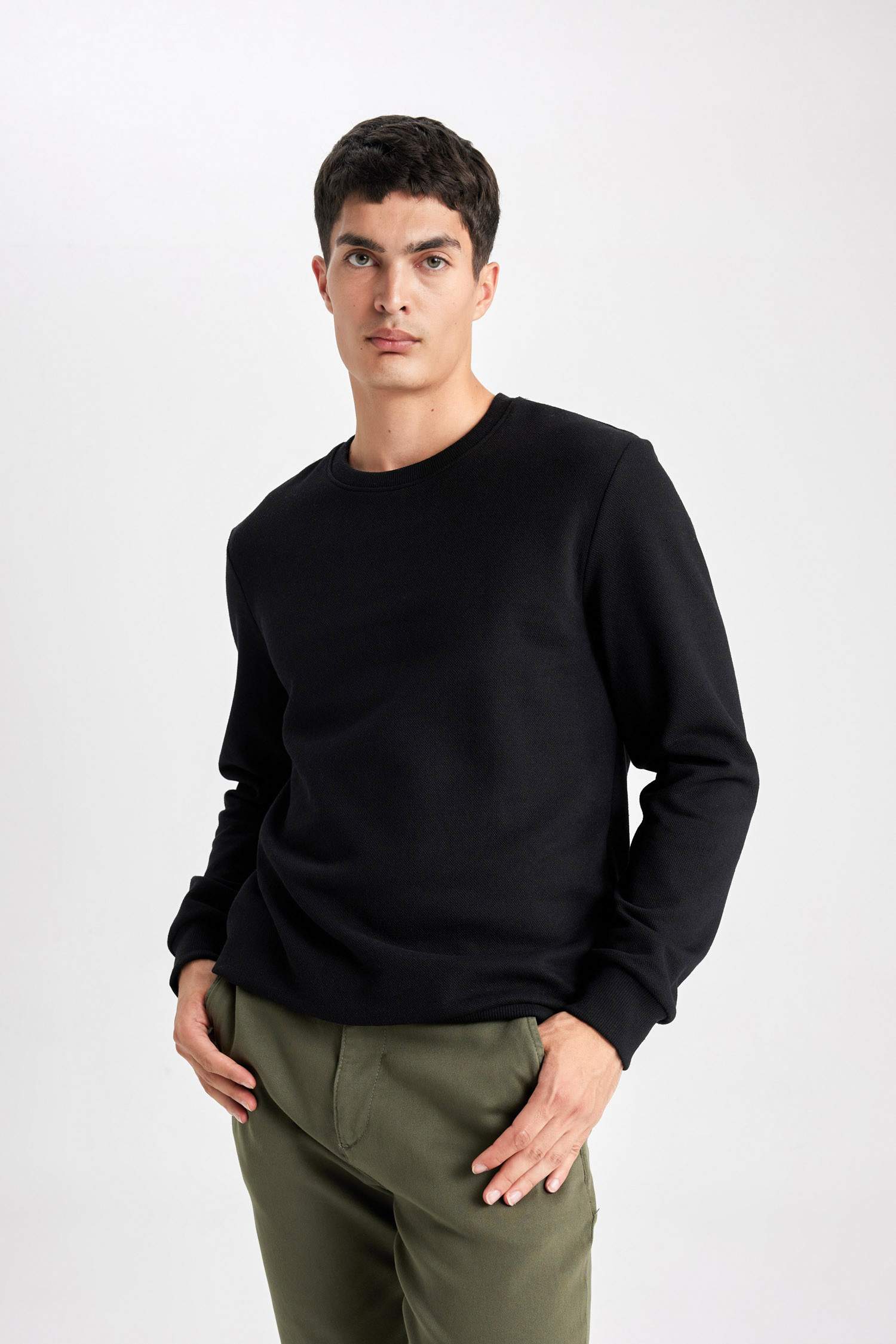 Black MAN Regular Fit Sweatshirt 2904988 DeFacto black-man-regular-fit-sweatshirt-2904988-defacto
