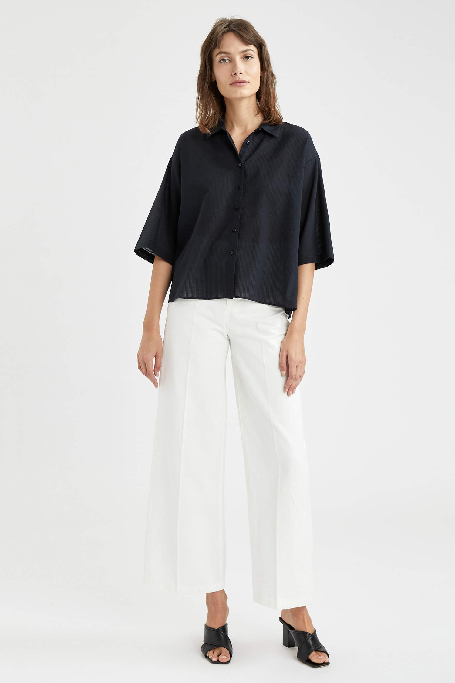 Black WOMAN Oversized Fit Basic Half Sleeve Shirt 2000380 | DeFacto