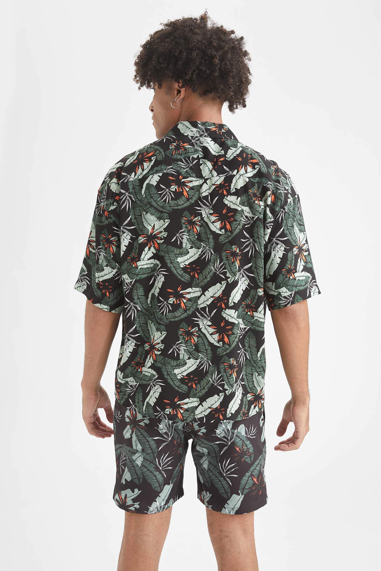 Black MAN Tropical Patterned Short Sleeve Shirt 2080415 | DeFacto