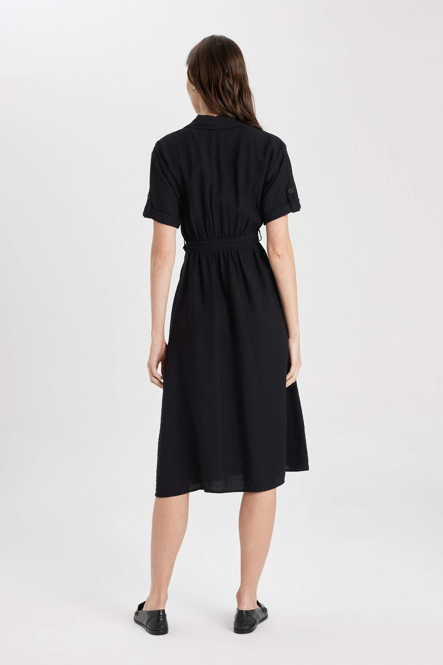 فستان ميدي نص كم بياقة قميص