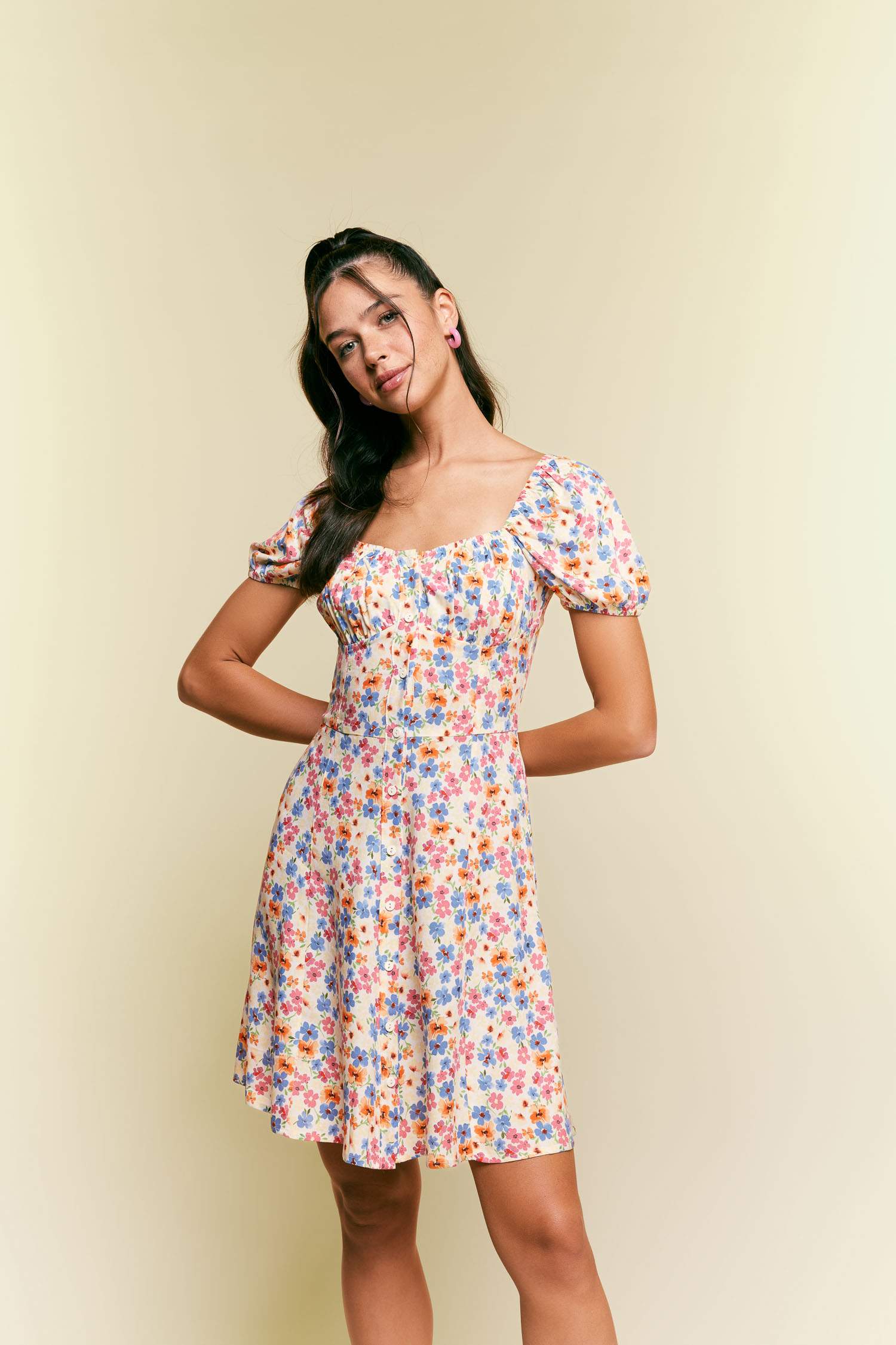 فستان قصير مطبوع برقبة قلب