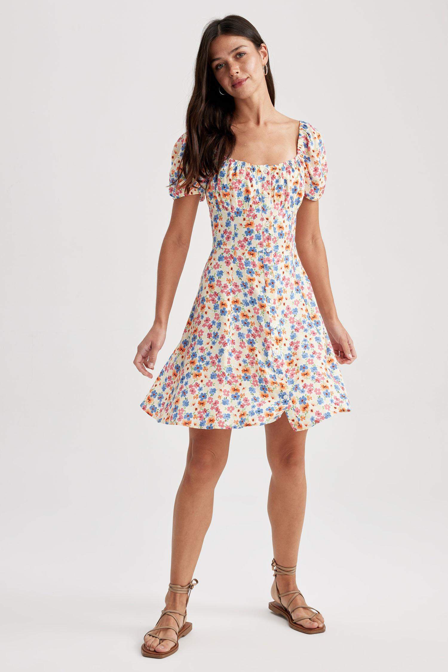 فستان قصير مطبوع برقبة قلب