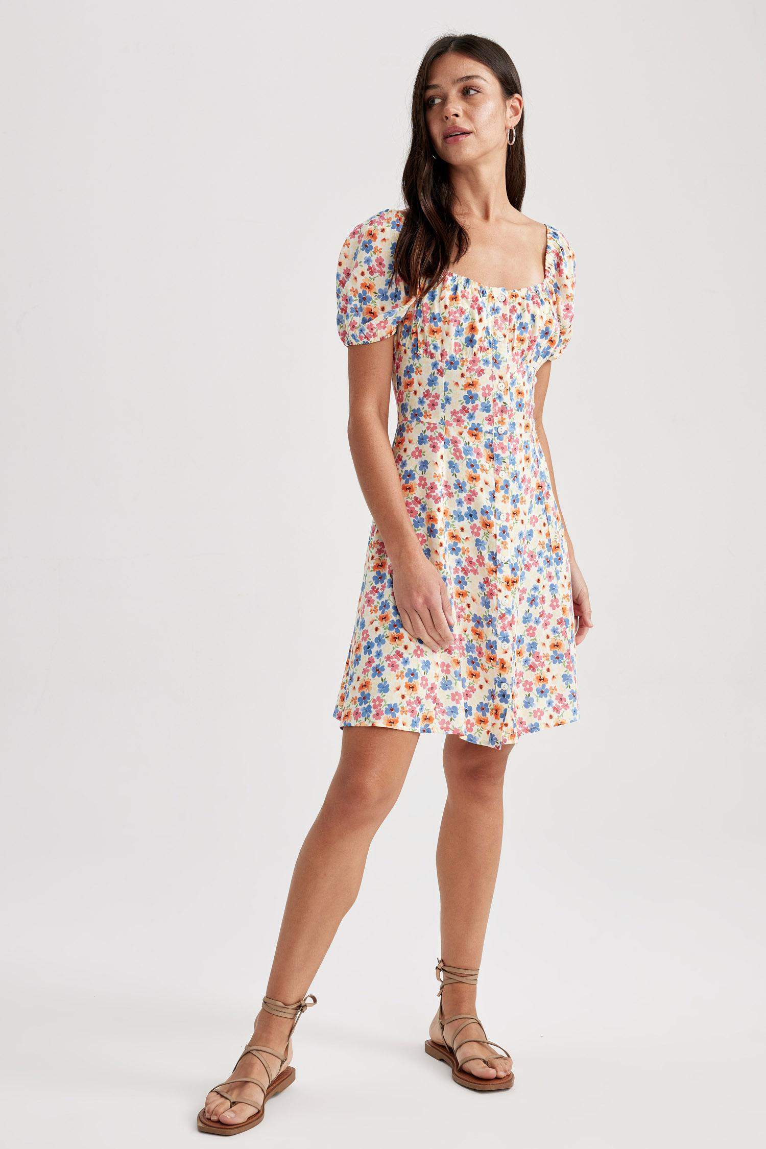 فستان قصير مطبوع برقبة قلب