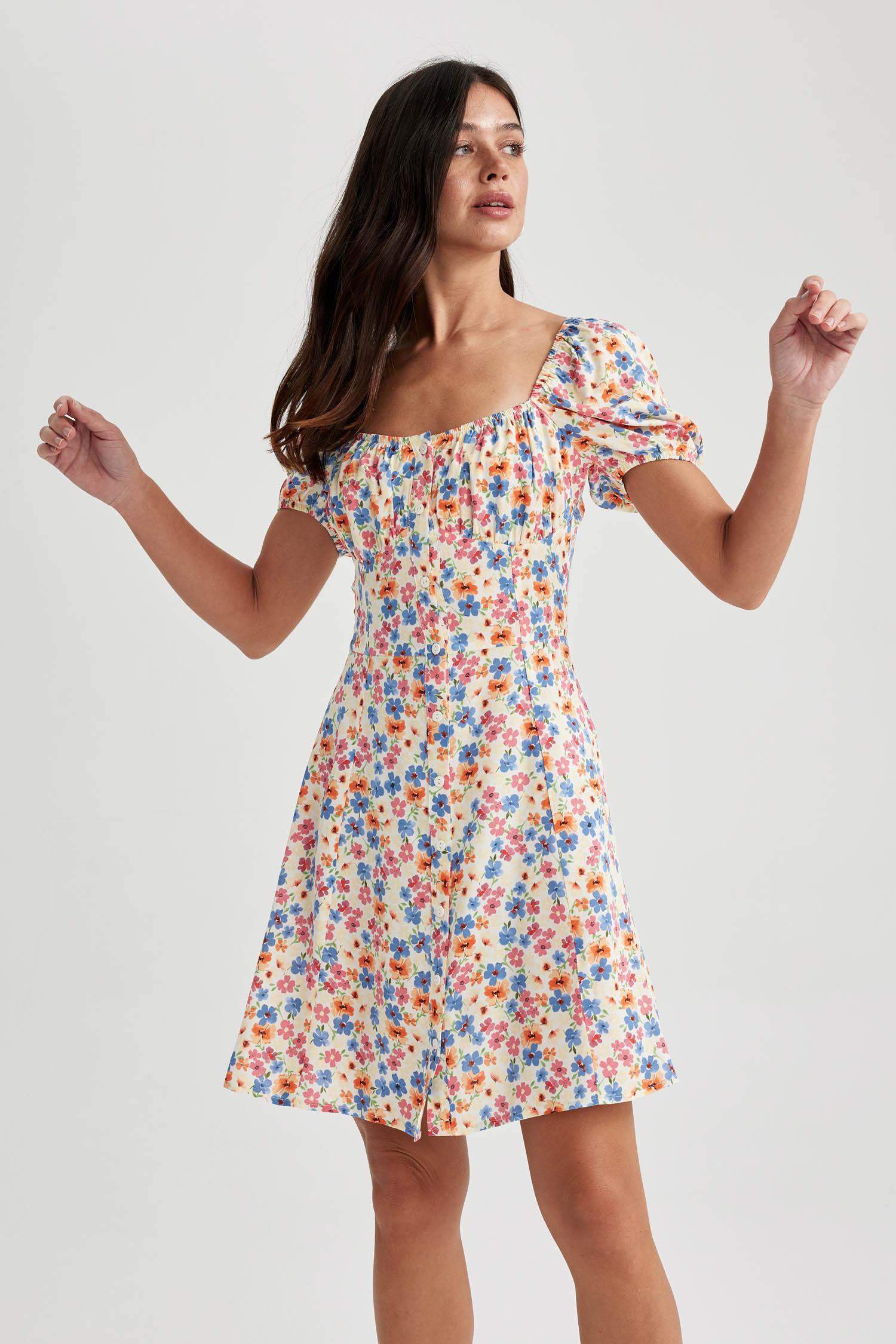 فستان قصير مطبوع برقبة قلب