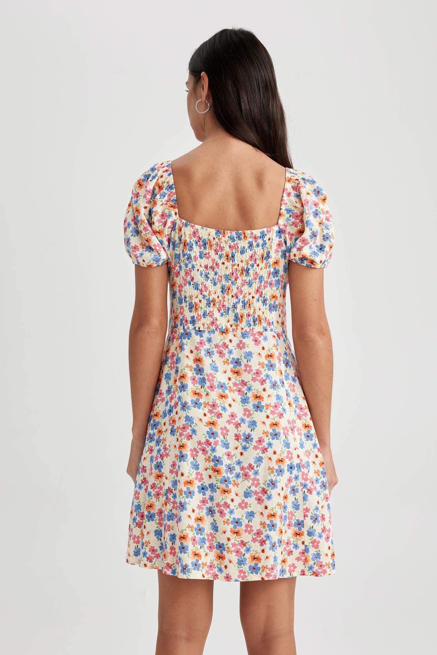 فستان قصير مطبوع برقبة قلب