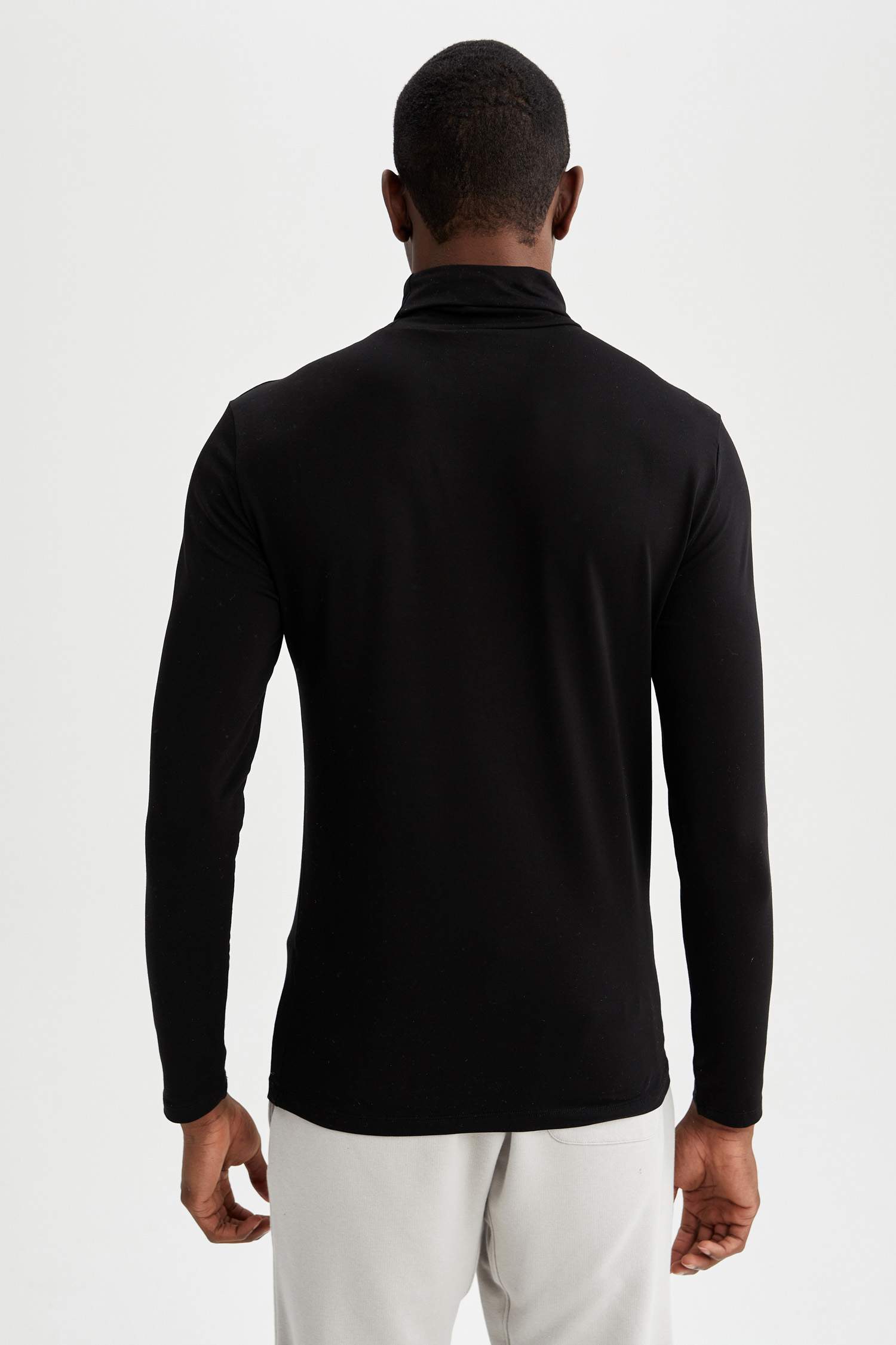 Black MAN Slim Fit Turtleneck Long Sleeve T-shirt 2325840 | DeFacto