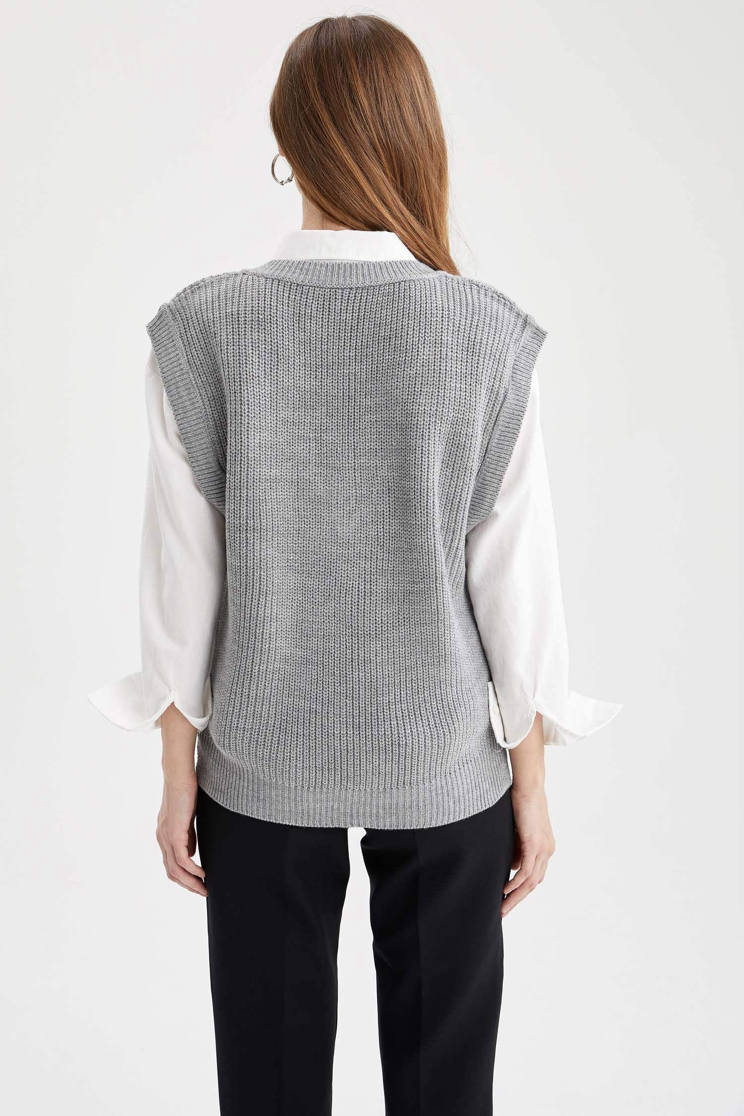 Grey WOMAN VNeck Knit Vest 2351431 DeFacto