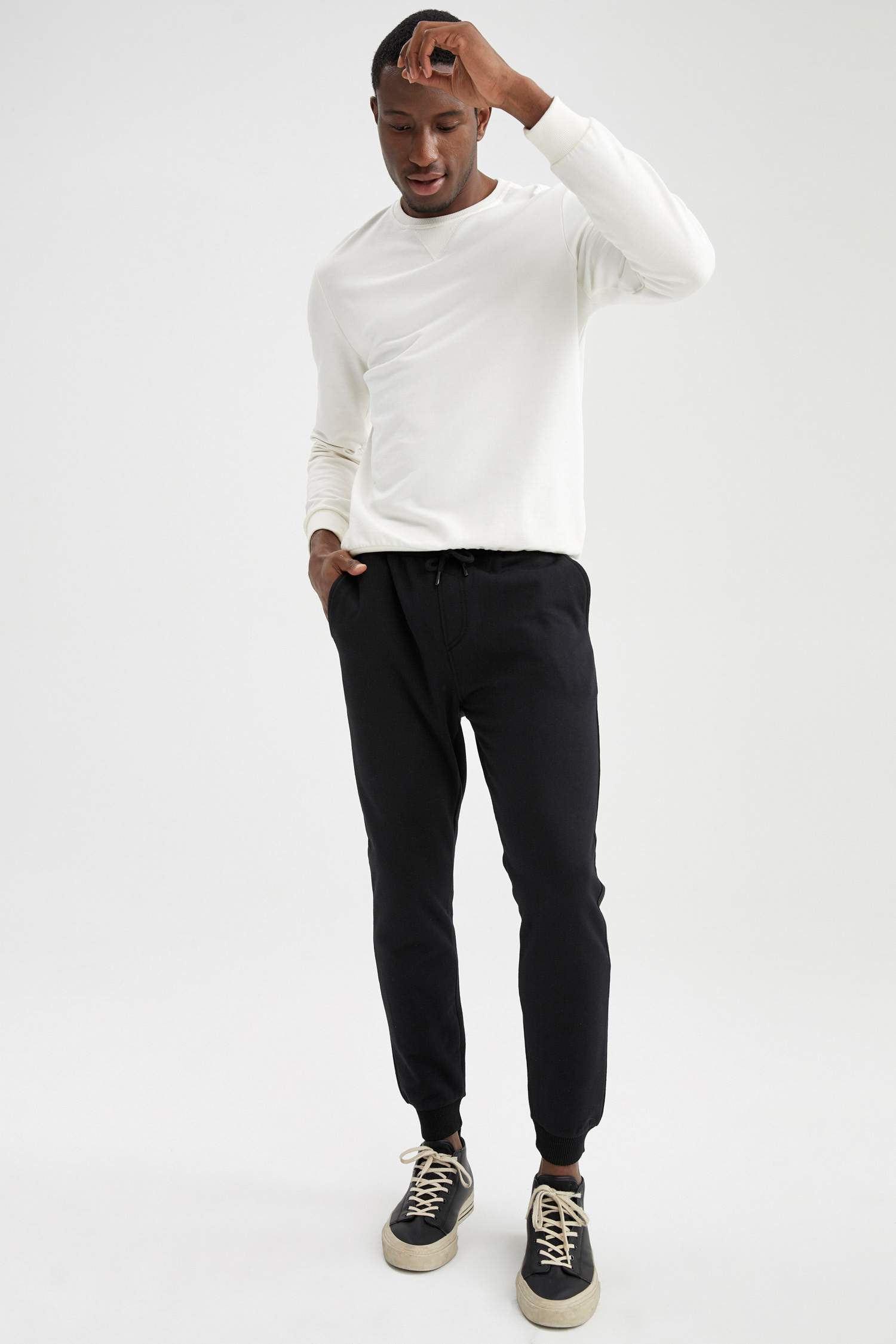 Black MAN Slim Fit Jogger With Pocket Detail 2368481 | DeFacto