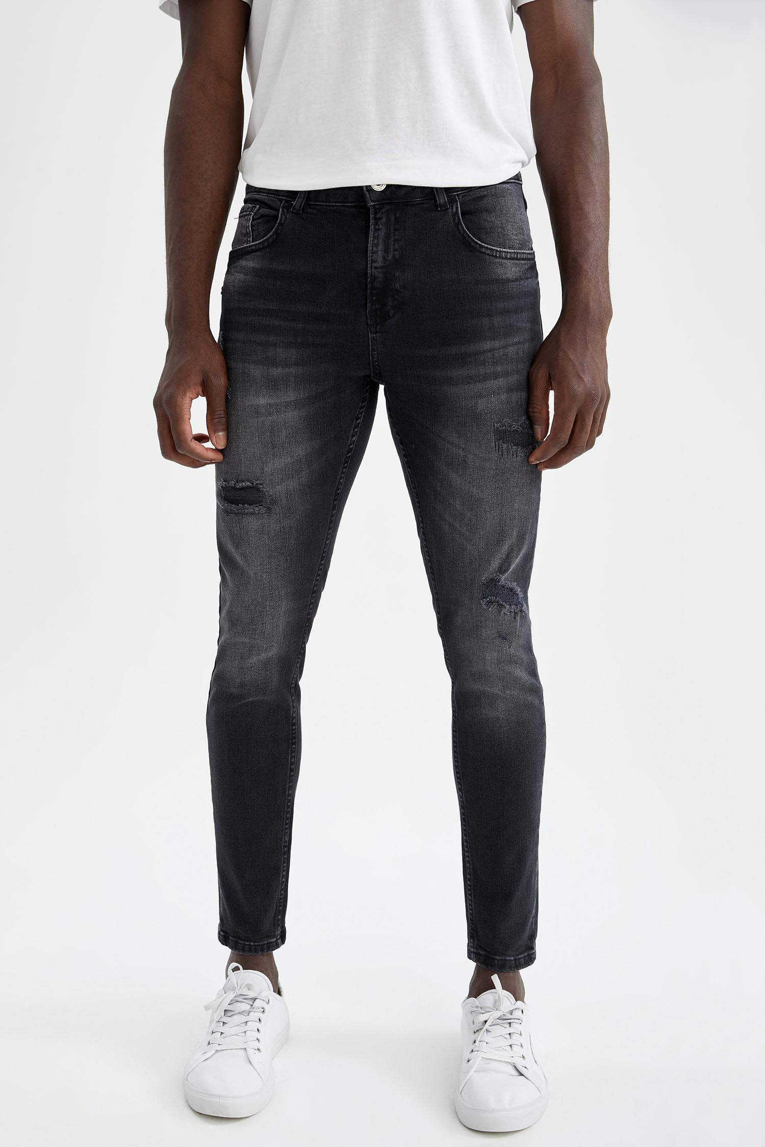 Defacto Skinny Comfort Fit Normal Bel Dar Paça Yırtık Detaylı Jean Pantolon. 1
