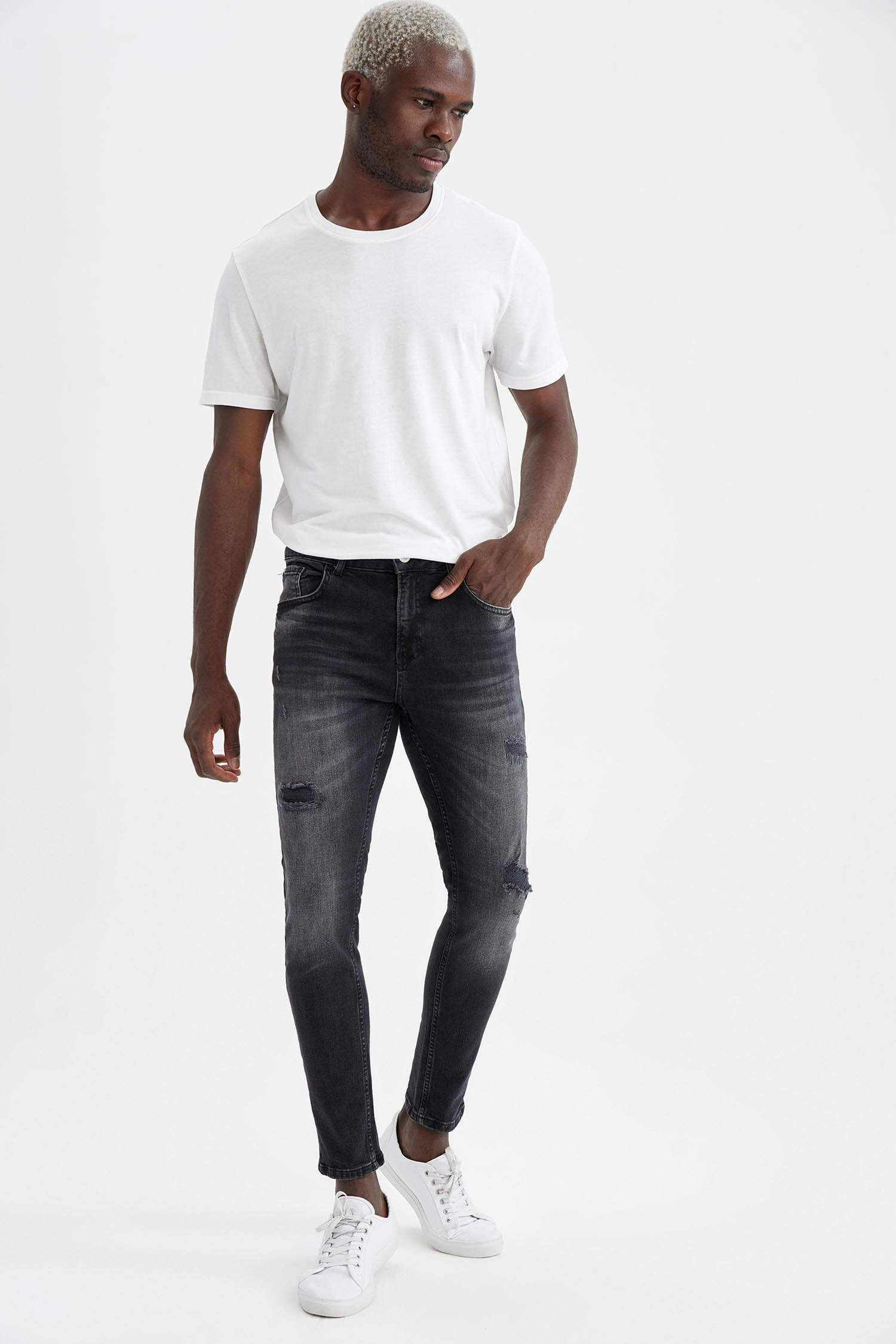 Defacto Skinny Comfort Fit Normal Bel Dar Paça Yırtık Detaylı Jean Pantolon. 3