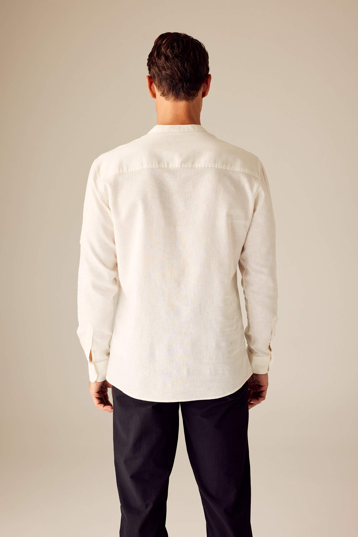 قميص كتان سليم فيت بياقة مرفوعة