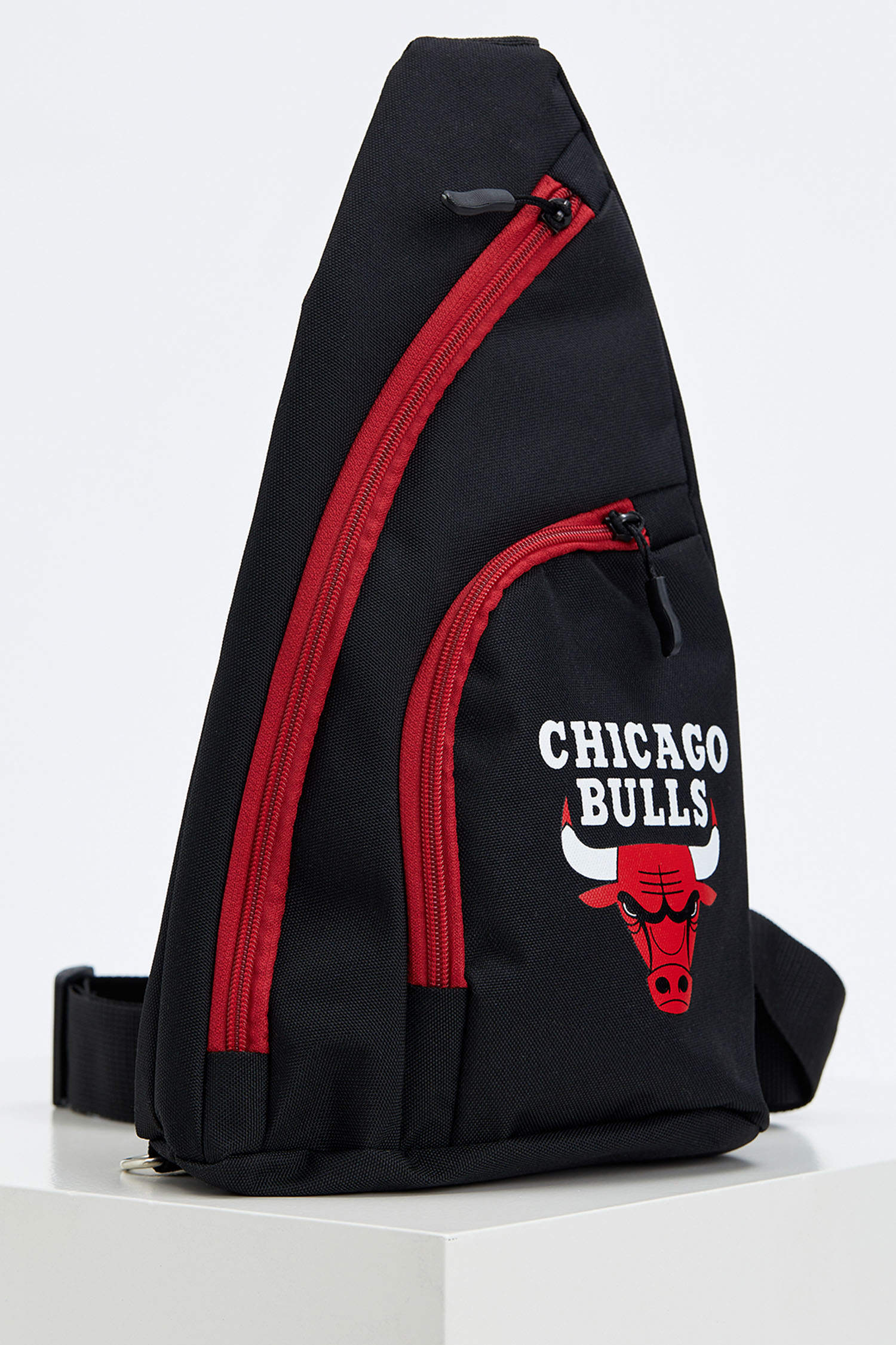 Defacto NBA Chicago Bulls Lisanslı Göğüs Çantası. 1