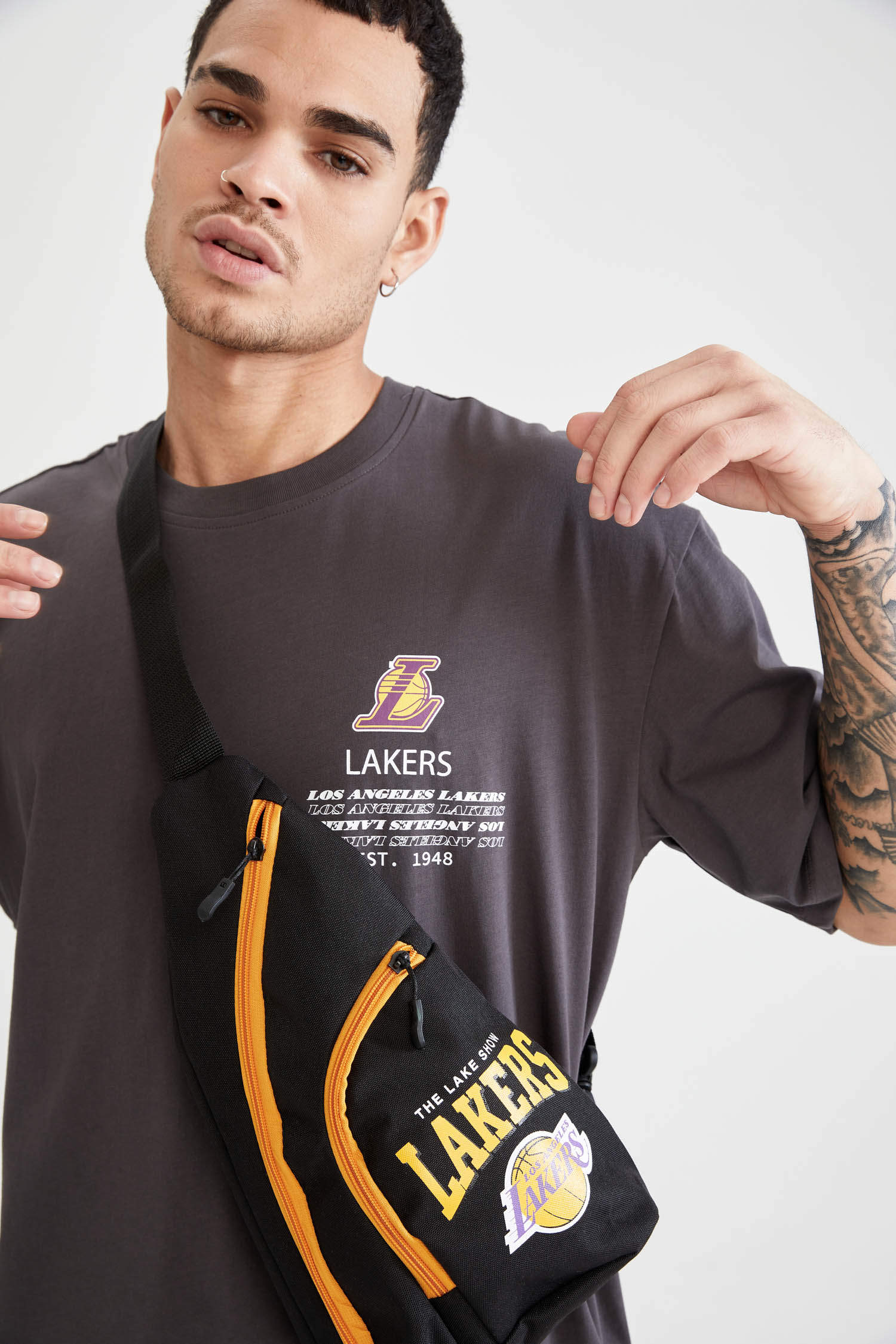 Defacto NBA Los Angeles Lakers Lisanslı Göğüs Çantası. 1