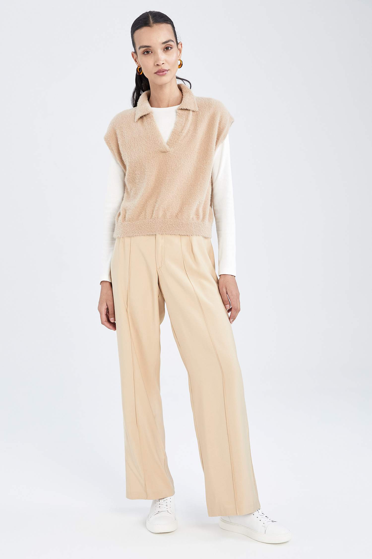 بلوفر كت تريكو بقصة مريحة بياقة بولو من القطيفة