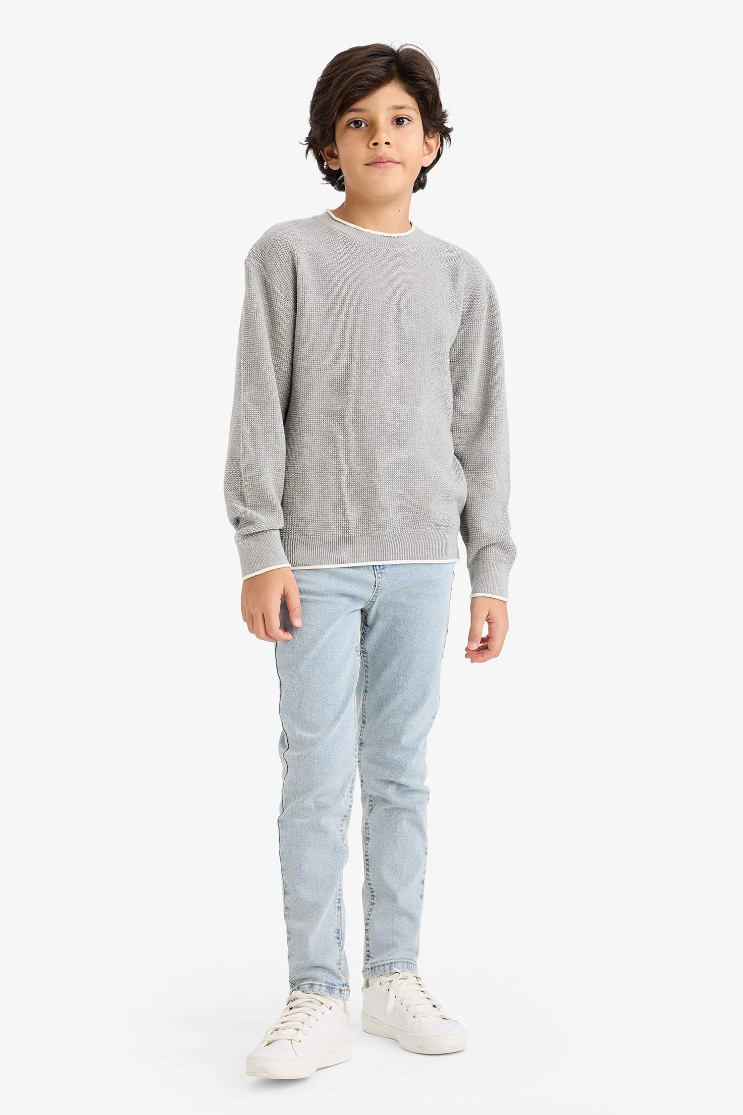 بلوفر ولادي تريكو قصة عادية برقبة مستديرة