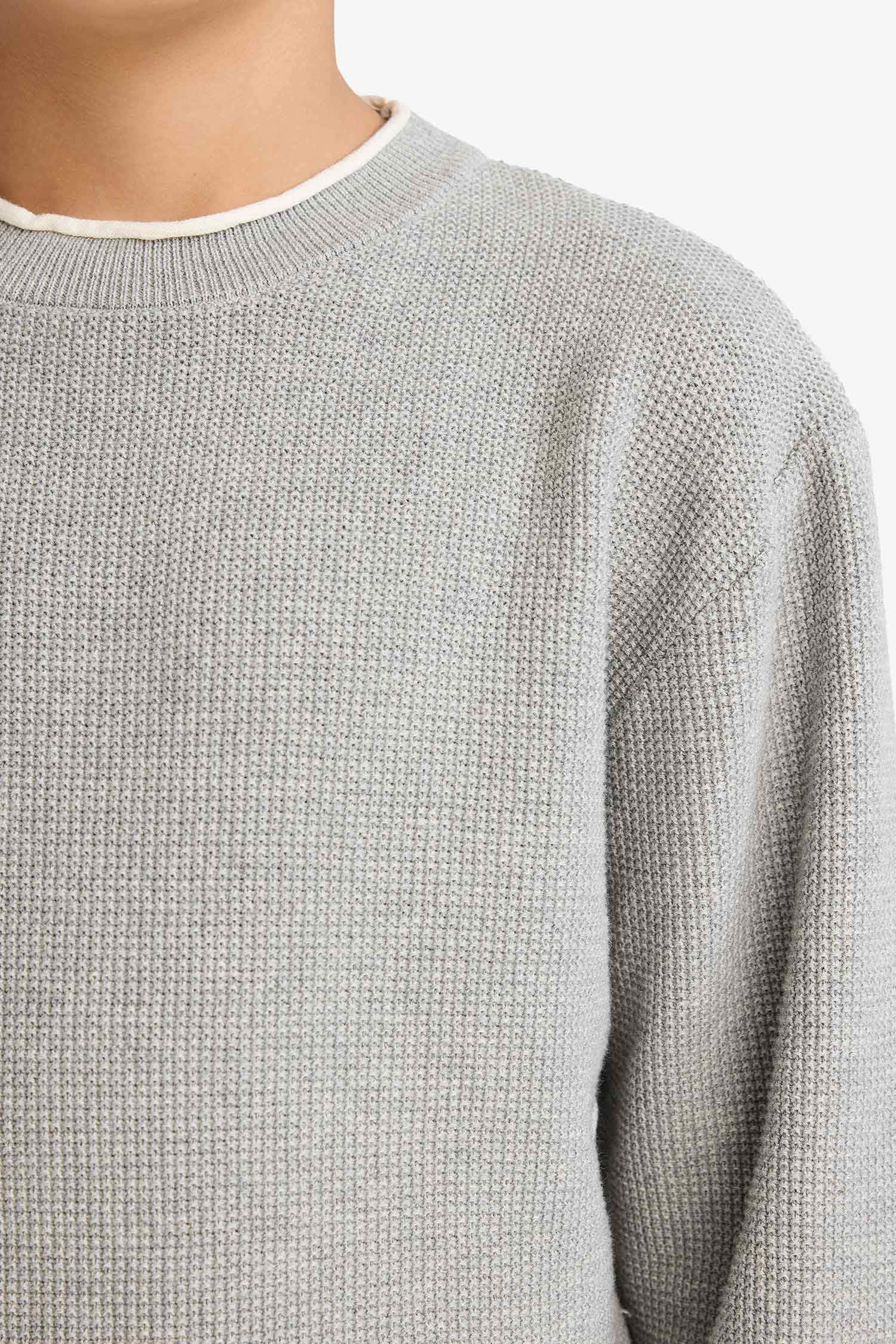 بلوفر ولادي تريكو قصة عادية برقبة مستديرة