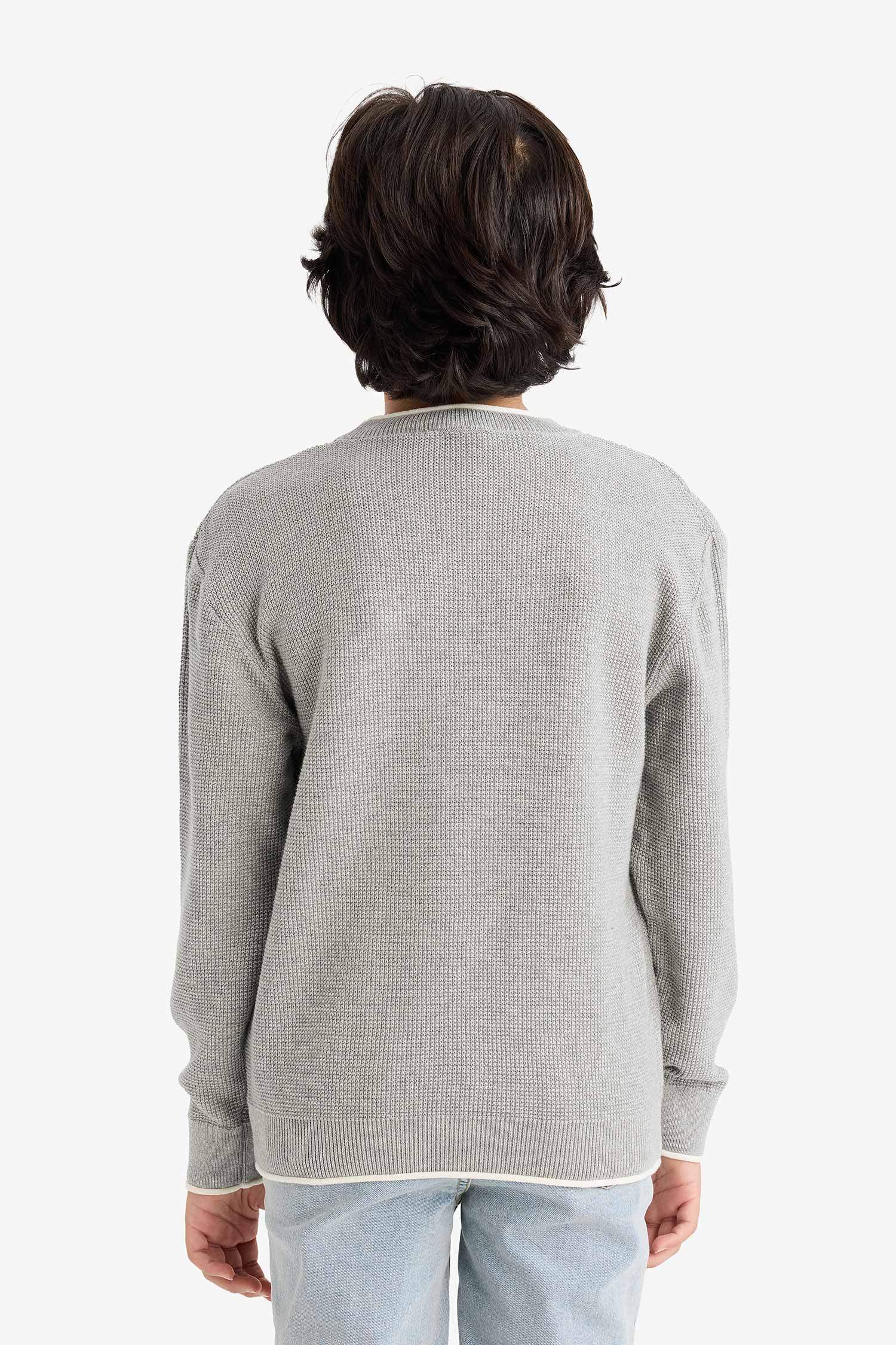 بلوفر ولادي تريكو قصة عادية برقبة مستديرة