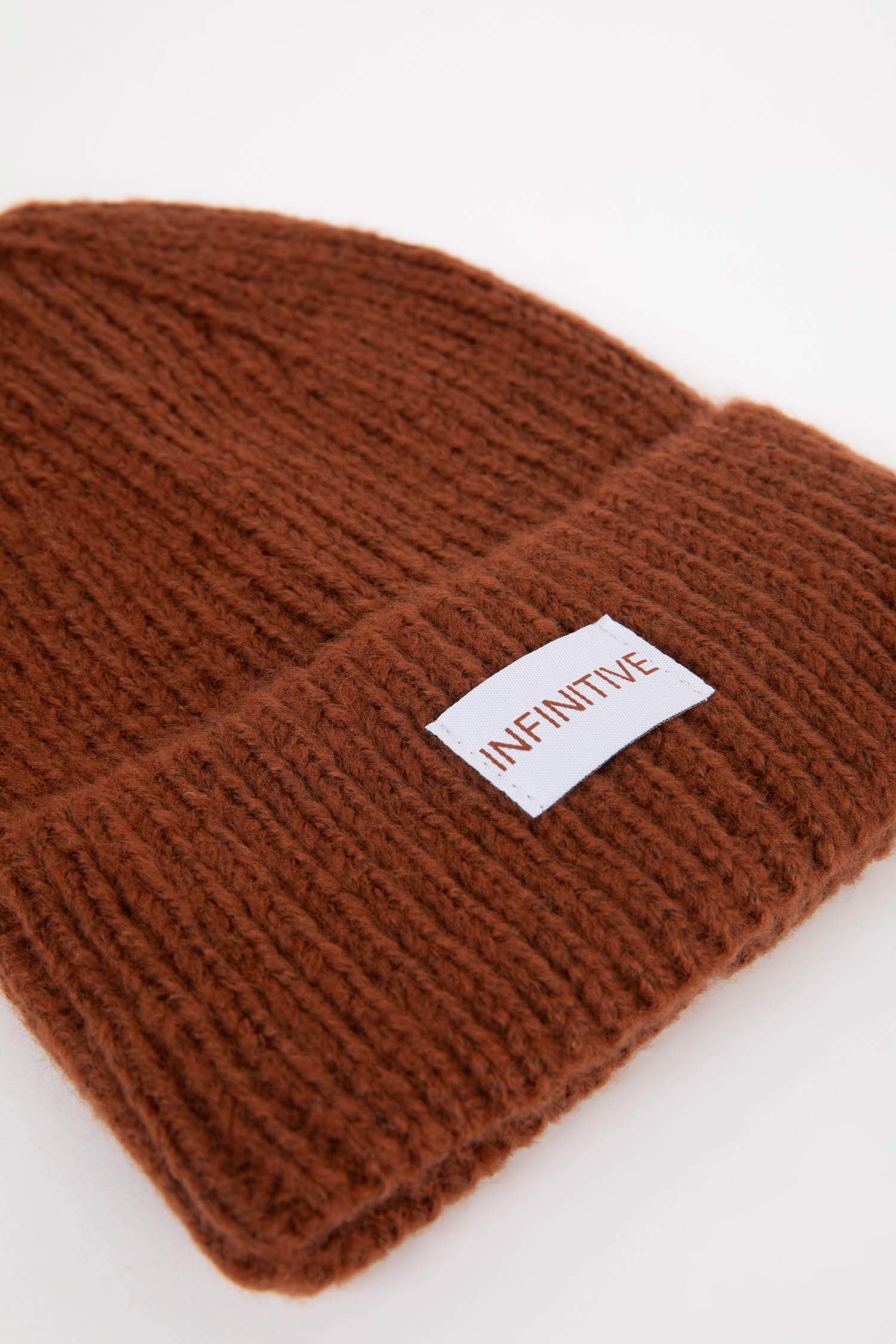 Шапка с патчем для мужчин