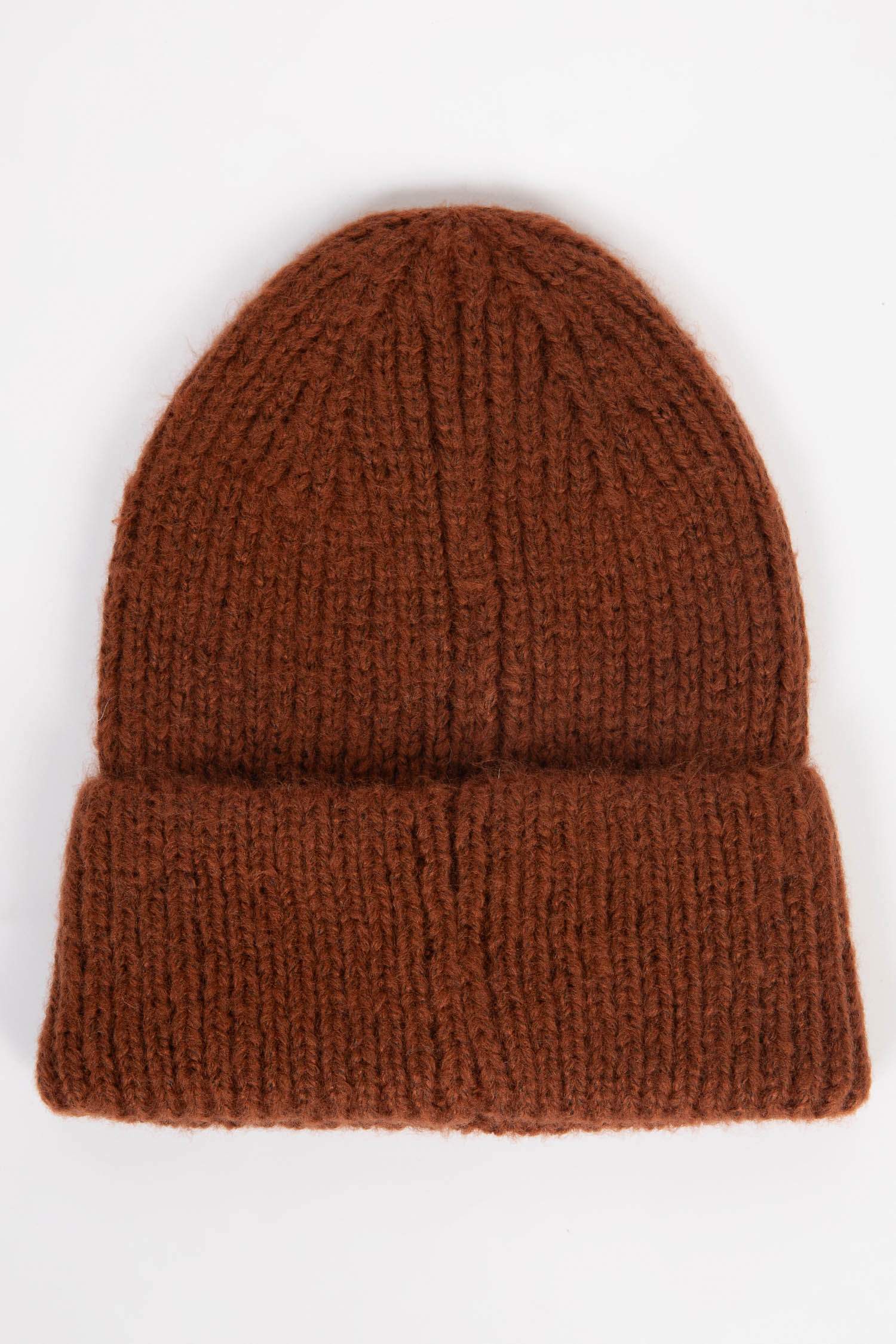 Шапка с патчем для мужчин