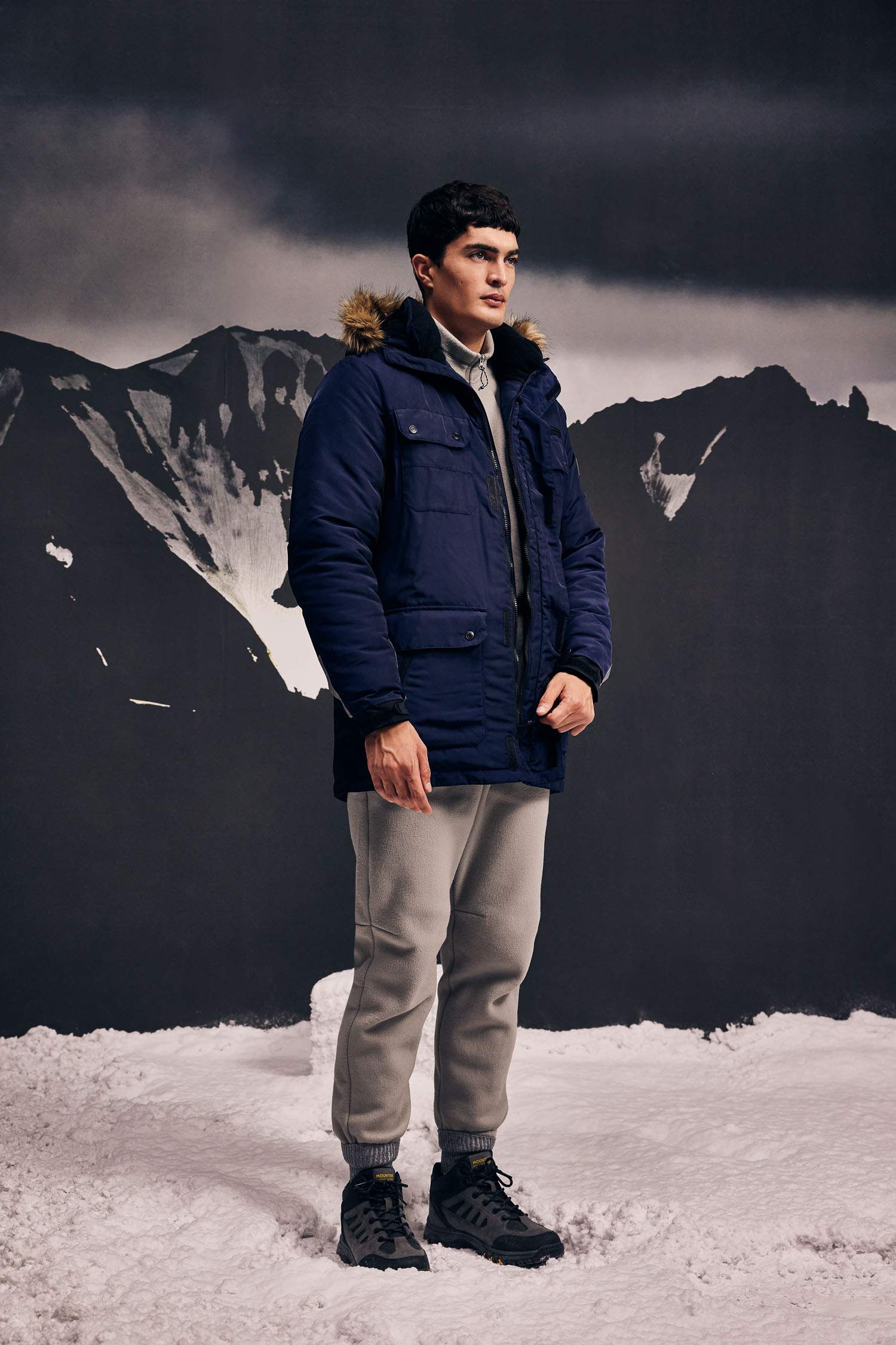 Su İtici Slim Fit Dar Kesim Kapüşonlu Suni Kürklü Polar Astarlı Fermuarlı Cepli Mont Parka