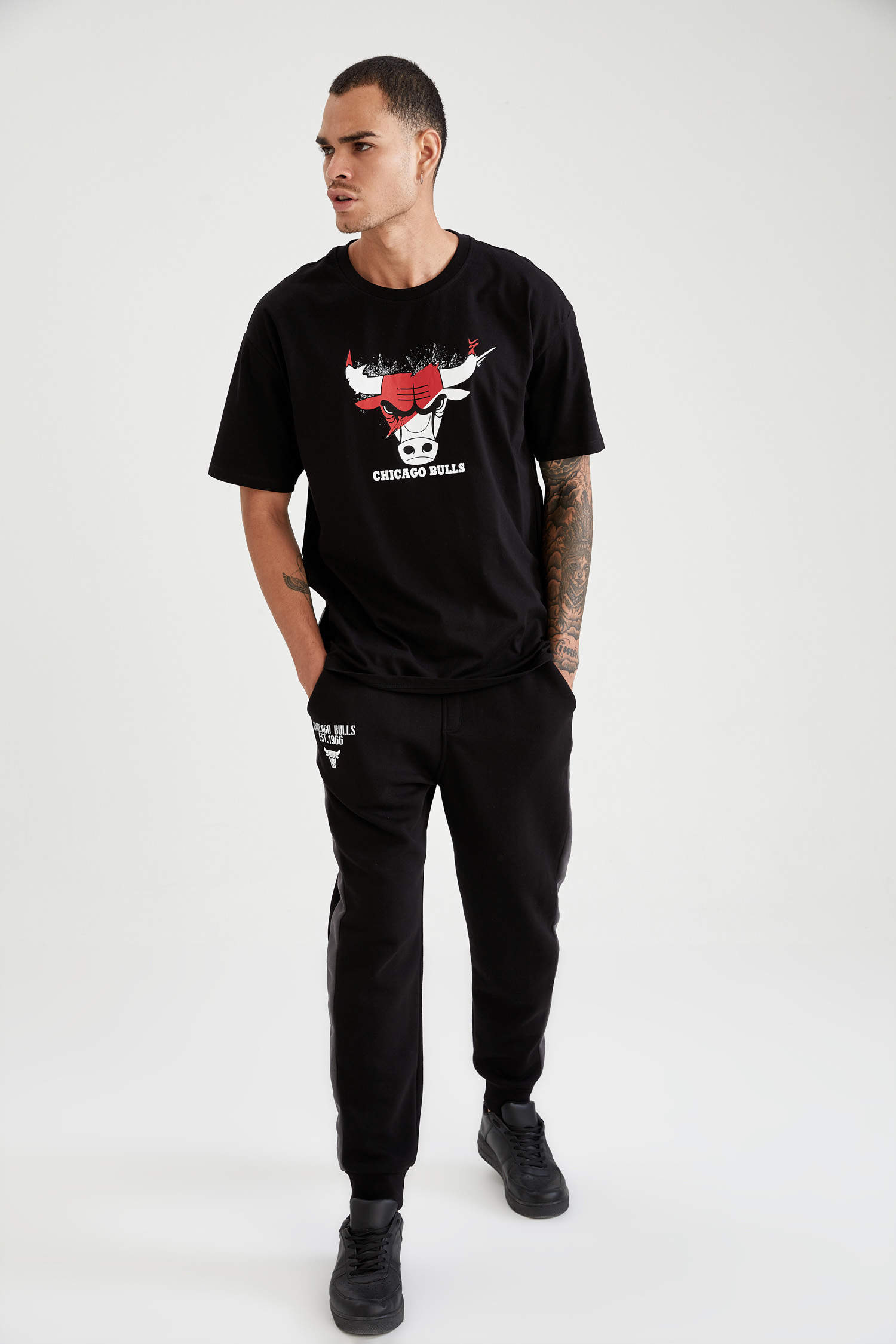 NBA Chicago Bulls Licensed Regular Fit Cotton Jogger Sweatpants