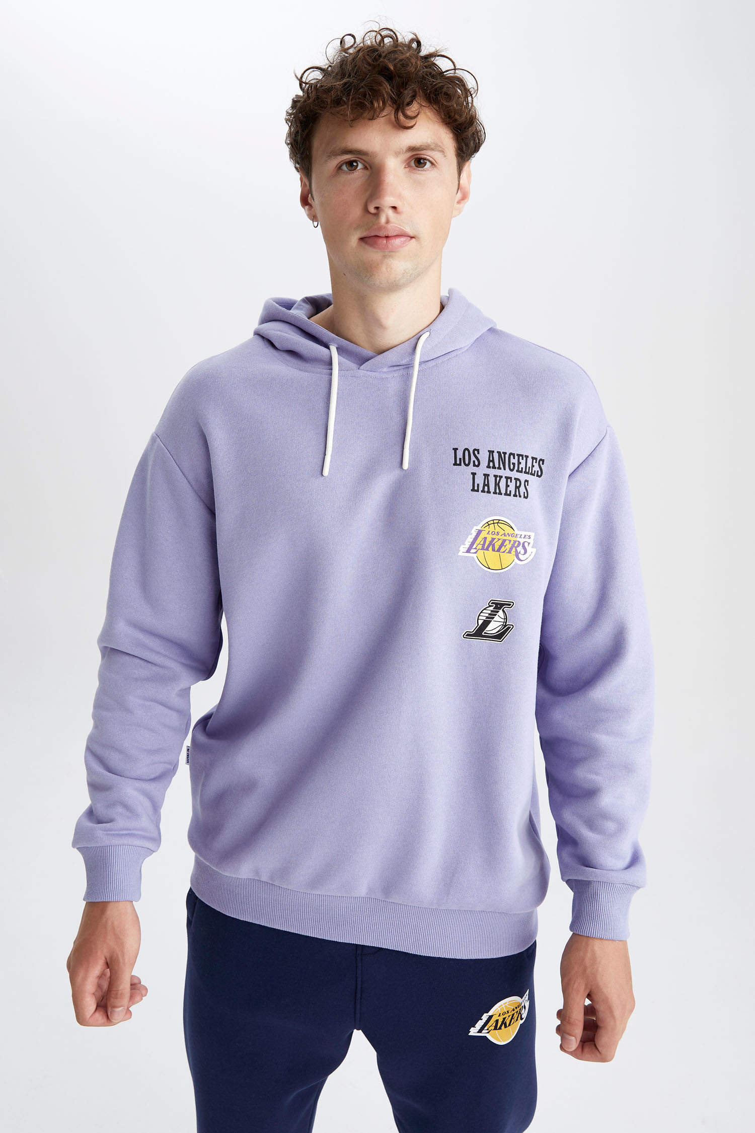 Defacto Fit NBA Los Angeles Lakers Kapüşonlu Sırt Baskılı Pamuklu Sweatshirt. 3