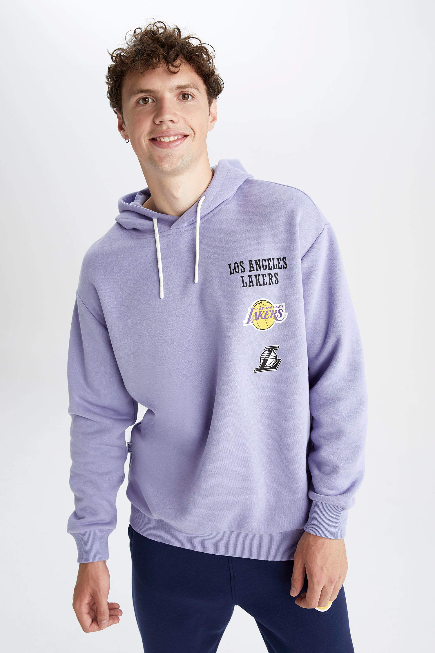 Defacto Fit NBA Los Angeles Lakers Kapüşonlu Sırt Baskılı Pamuklu Sweatshirt. 5